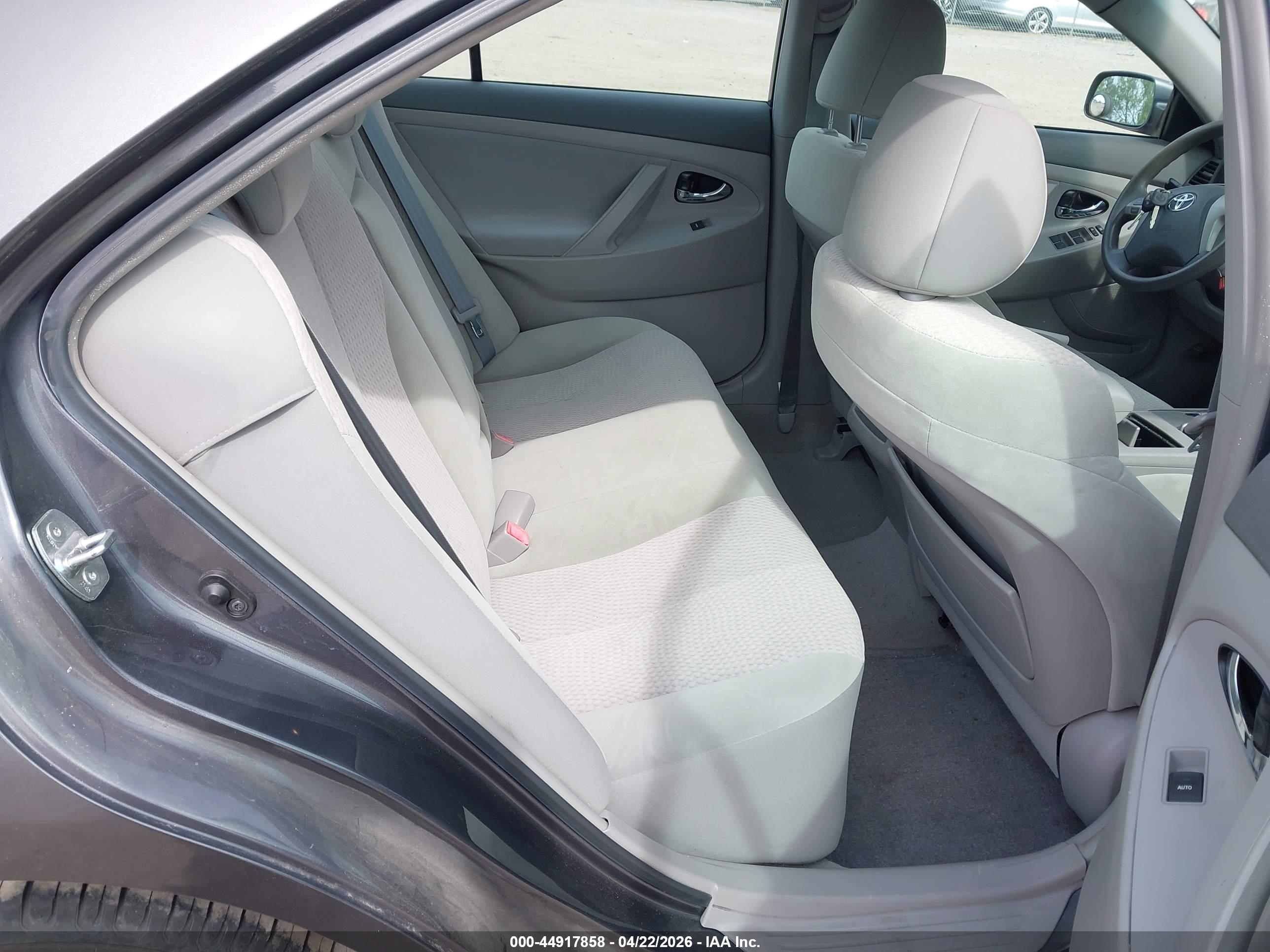 TOYOTA CAMRY image 8