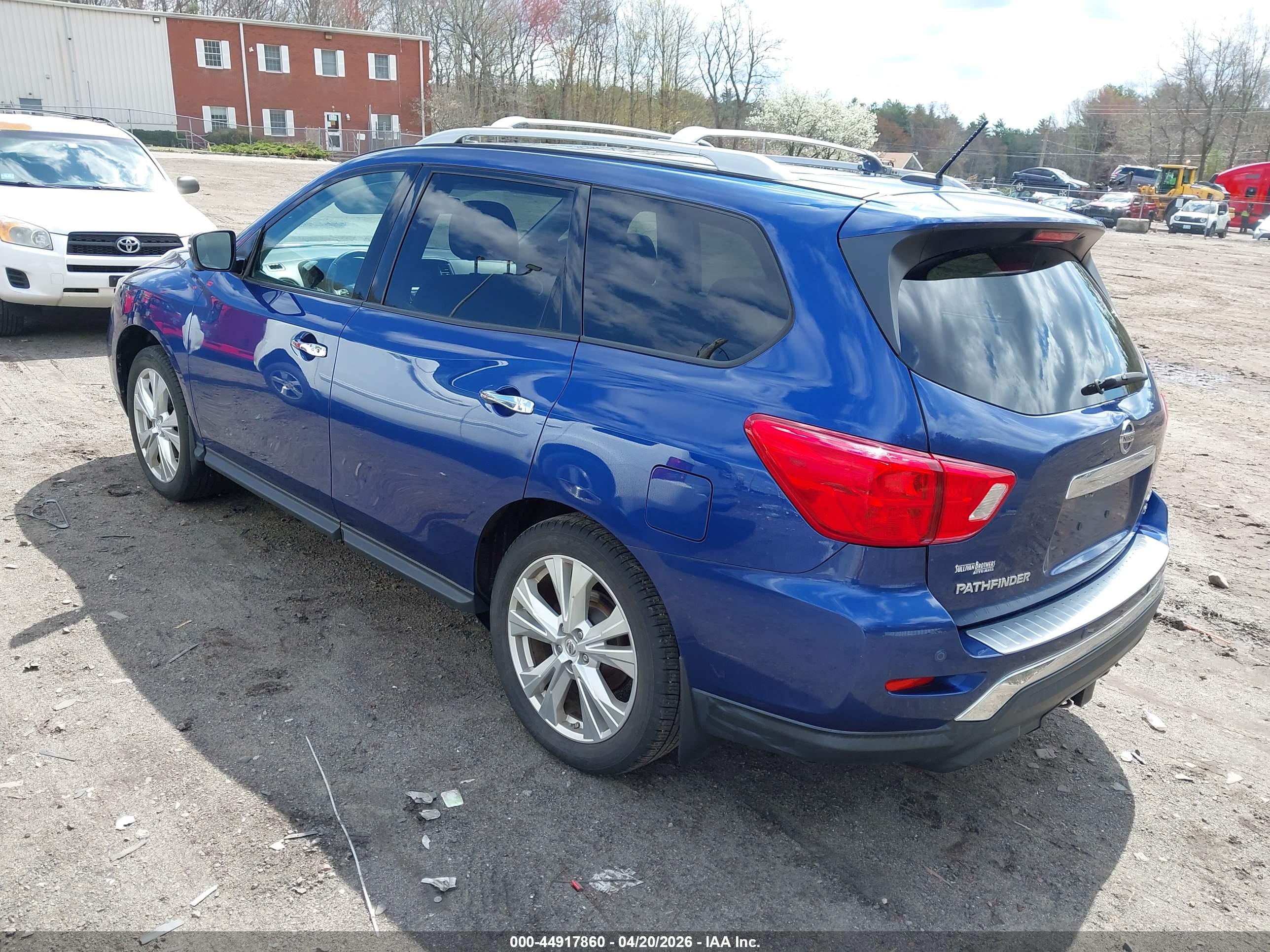 NISSAN PATHFINDER image 3