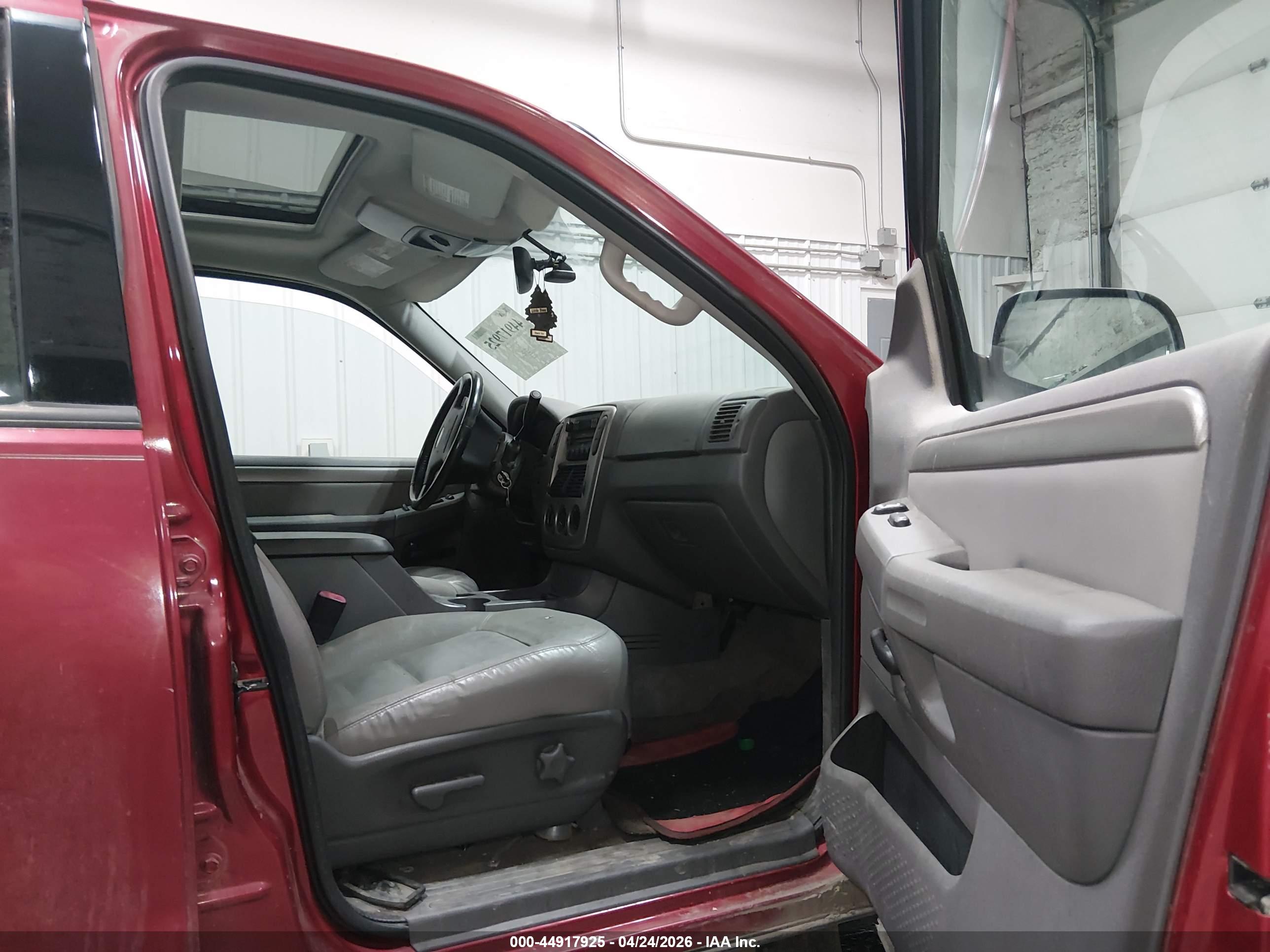FORD EXPLORER image 5