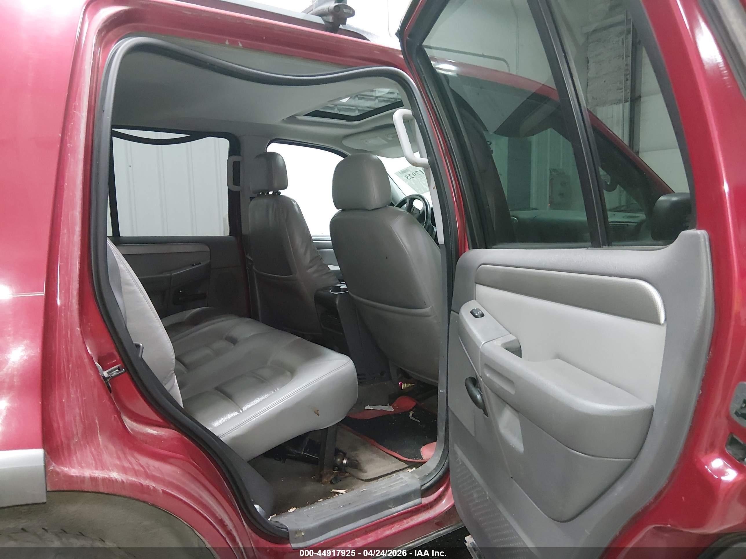 FORD EXPLORER image 8