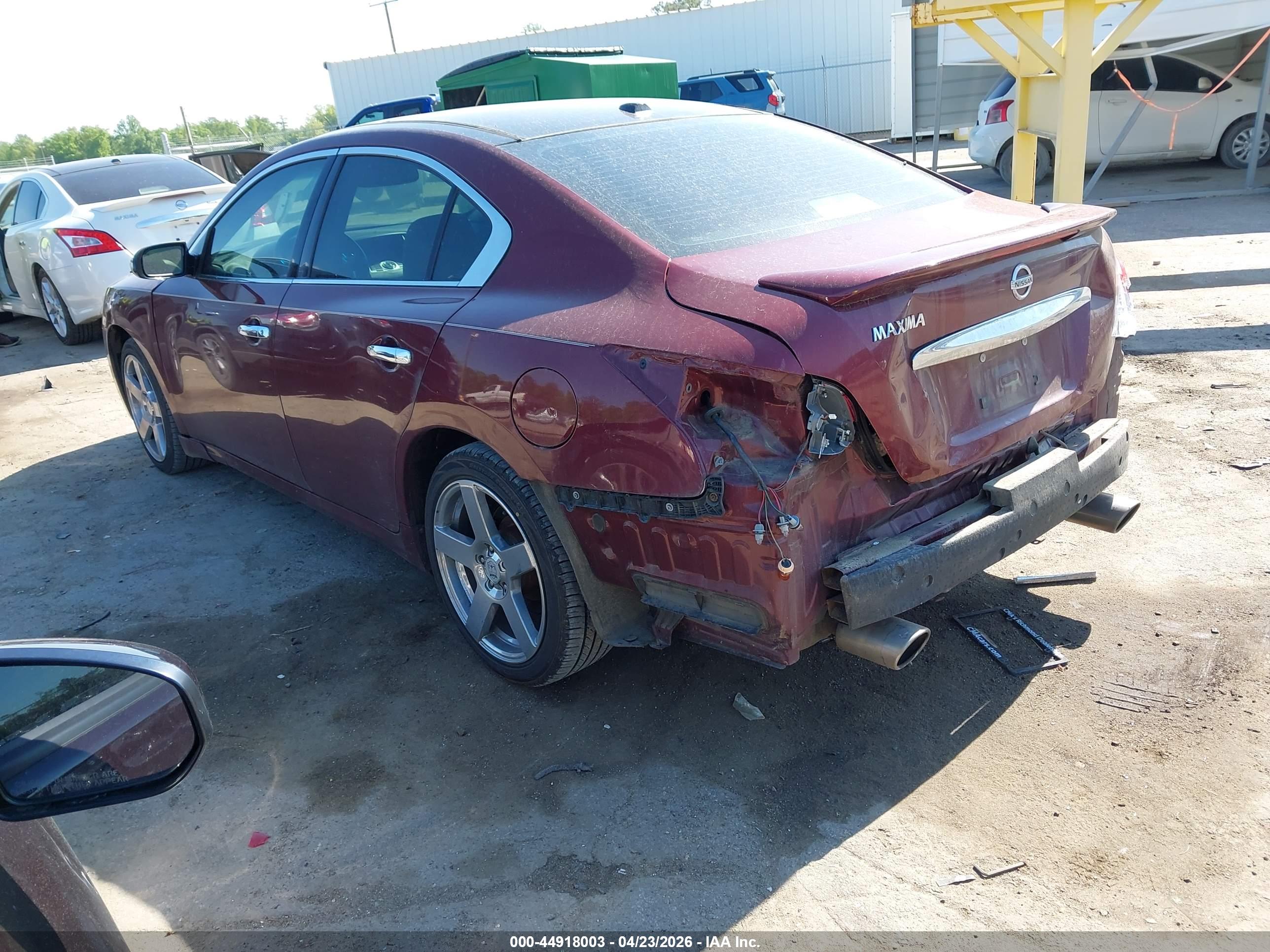 NISSAN MAXIMA image 3