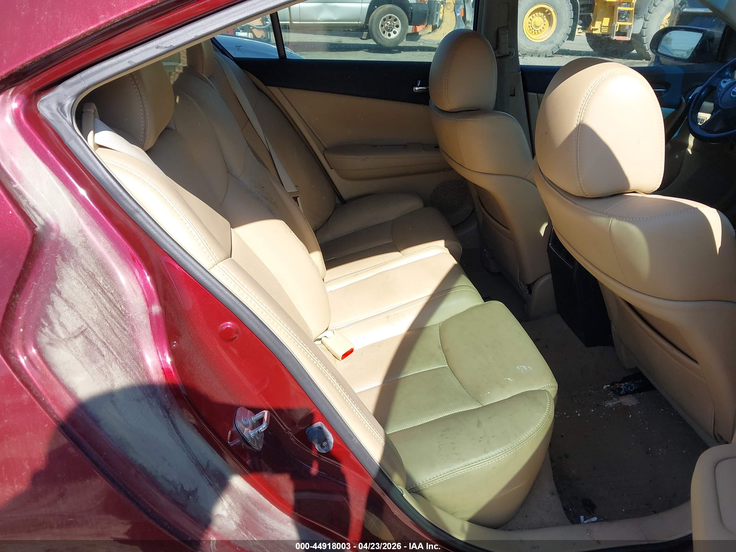 NISSAN MAXIMA image 8