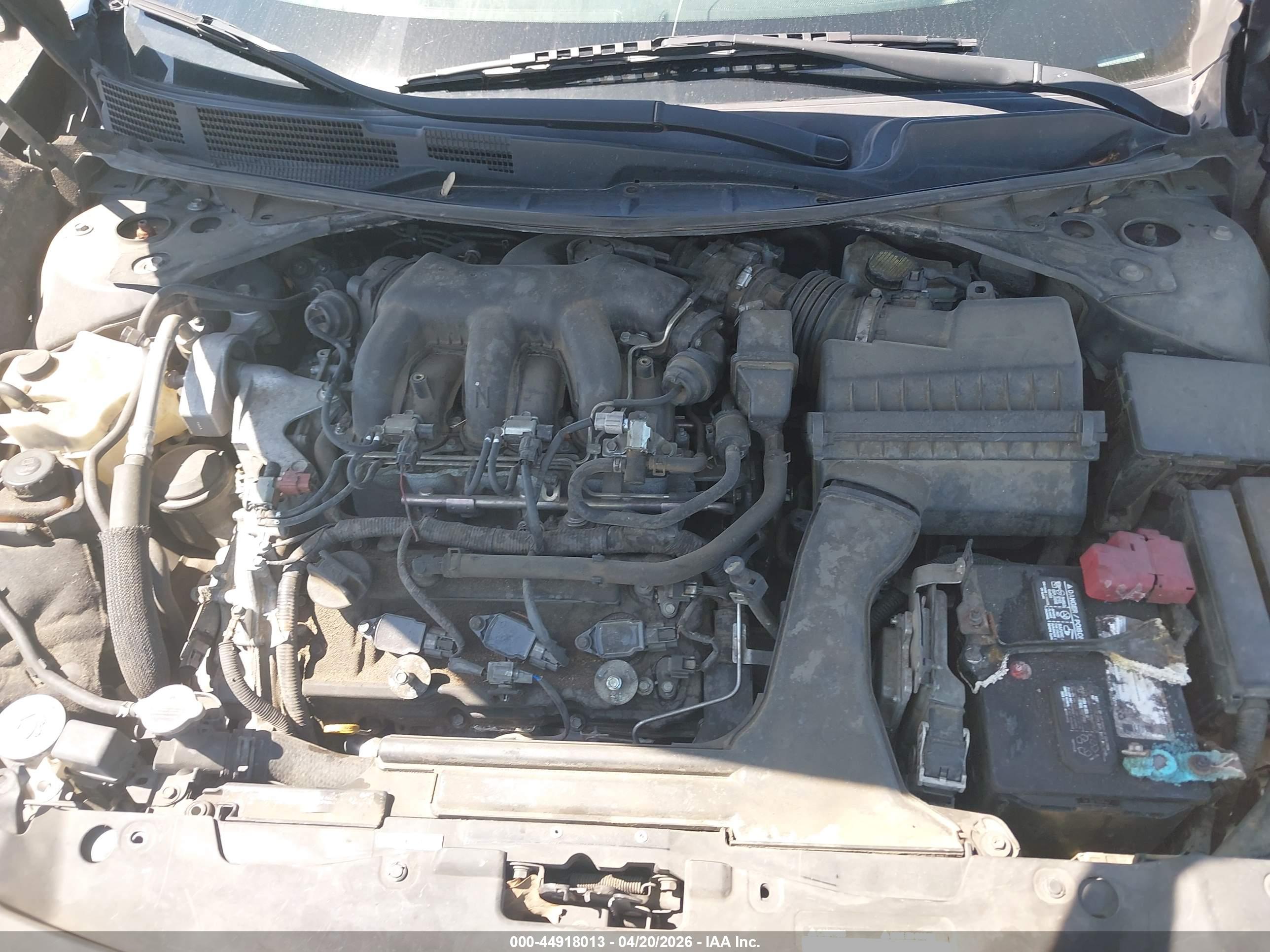 NISSAN MAXIMA image 10