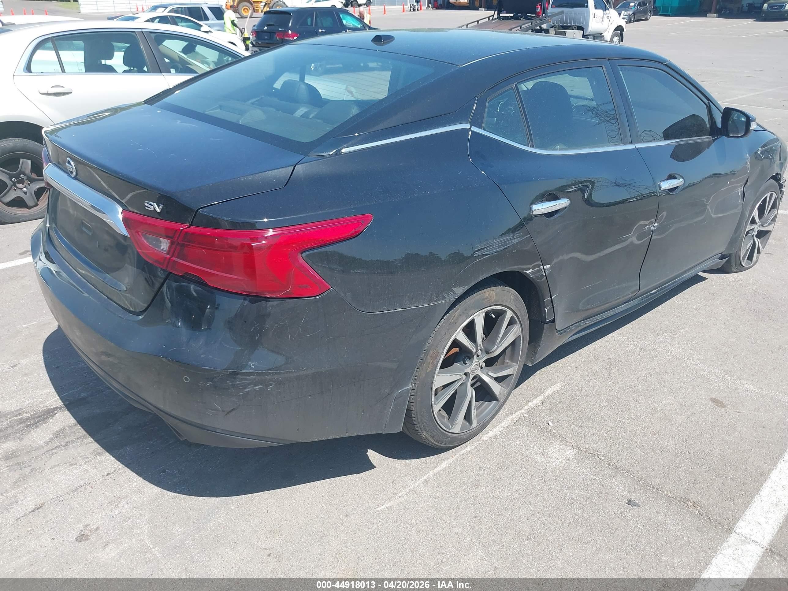 NISSAN MAXIMA image 4