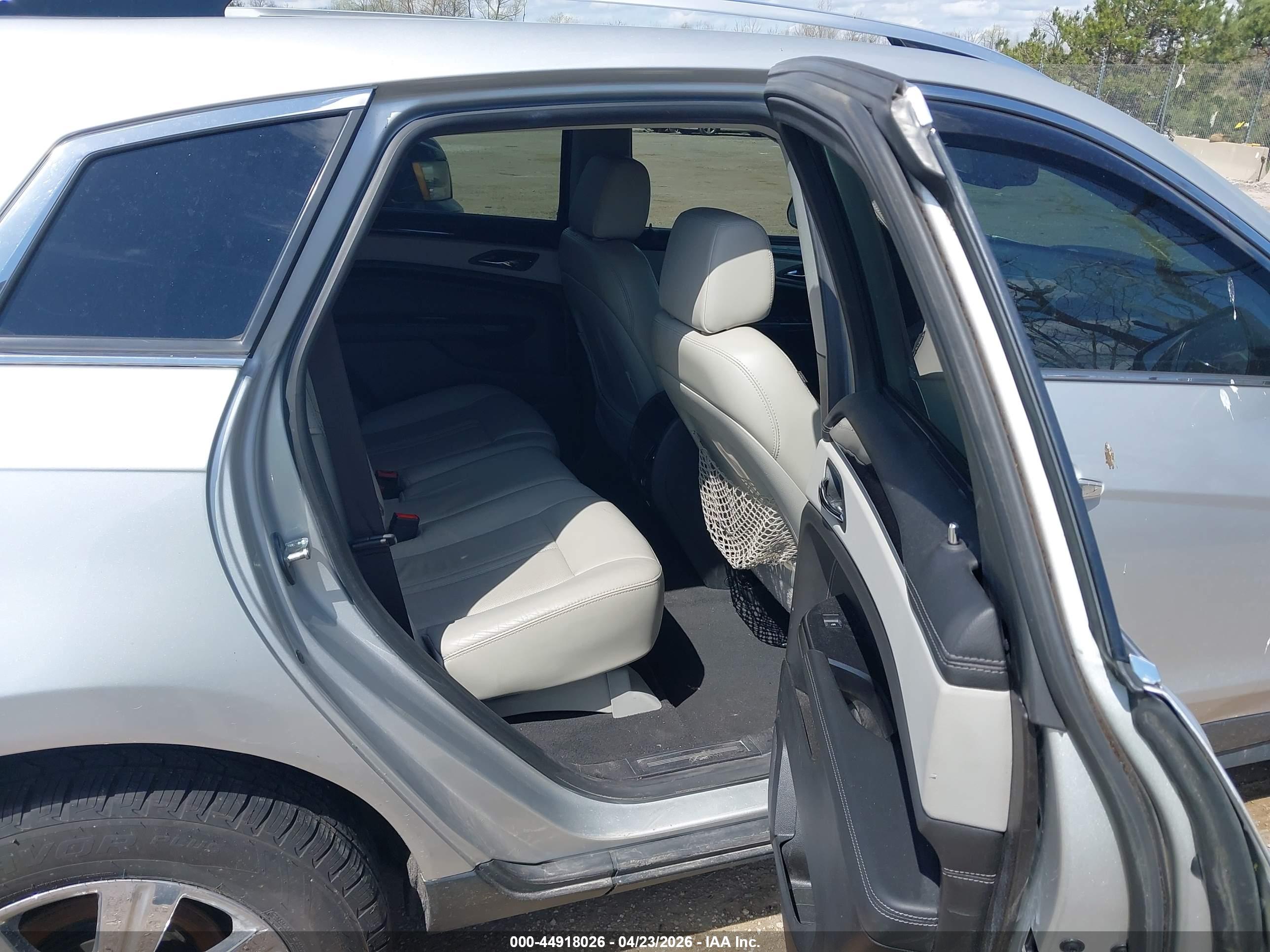 CADILLAC SRX image 8