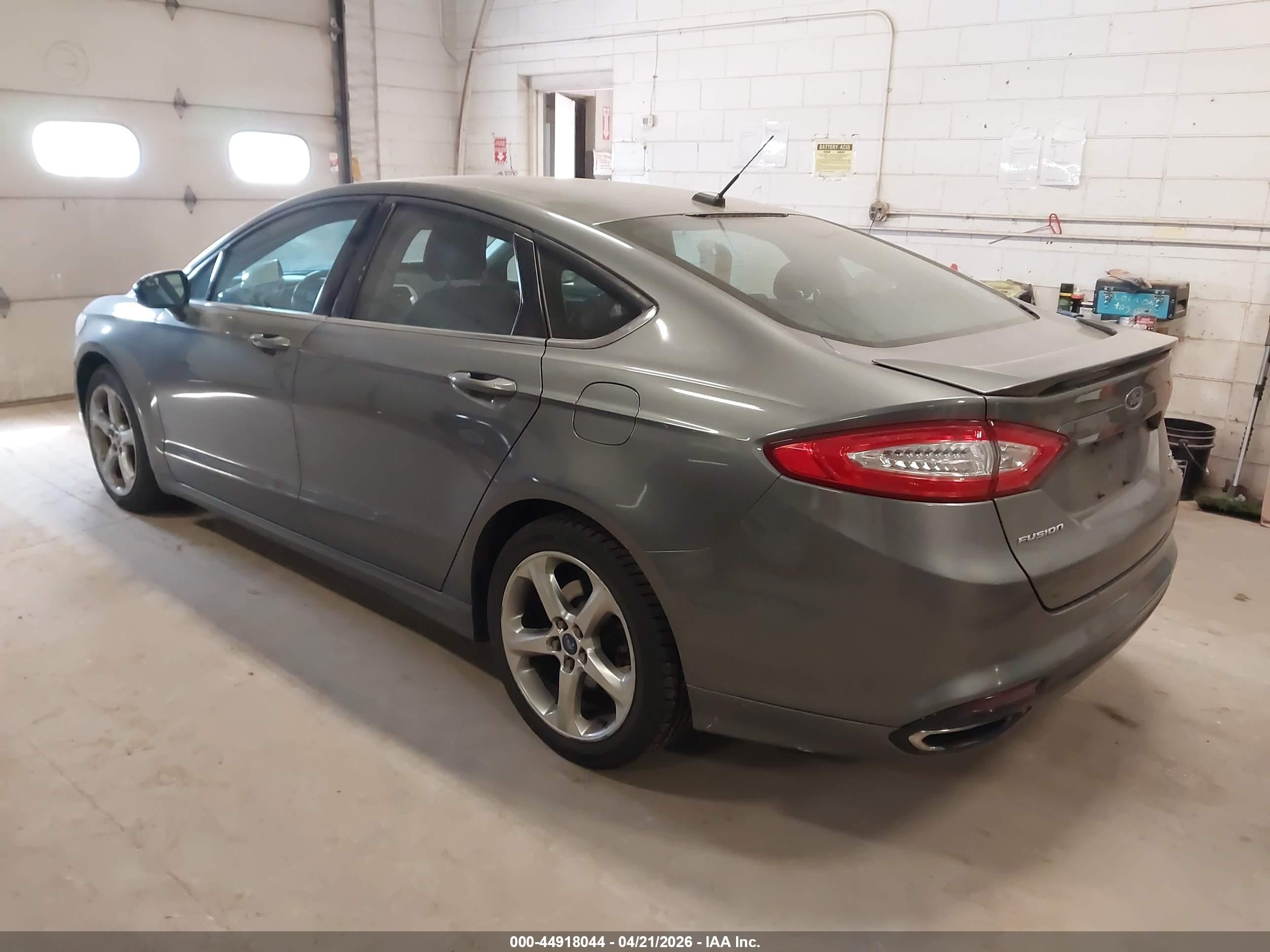 FORD FUSION image 3