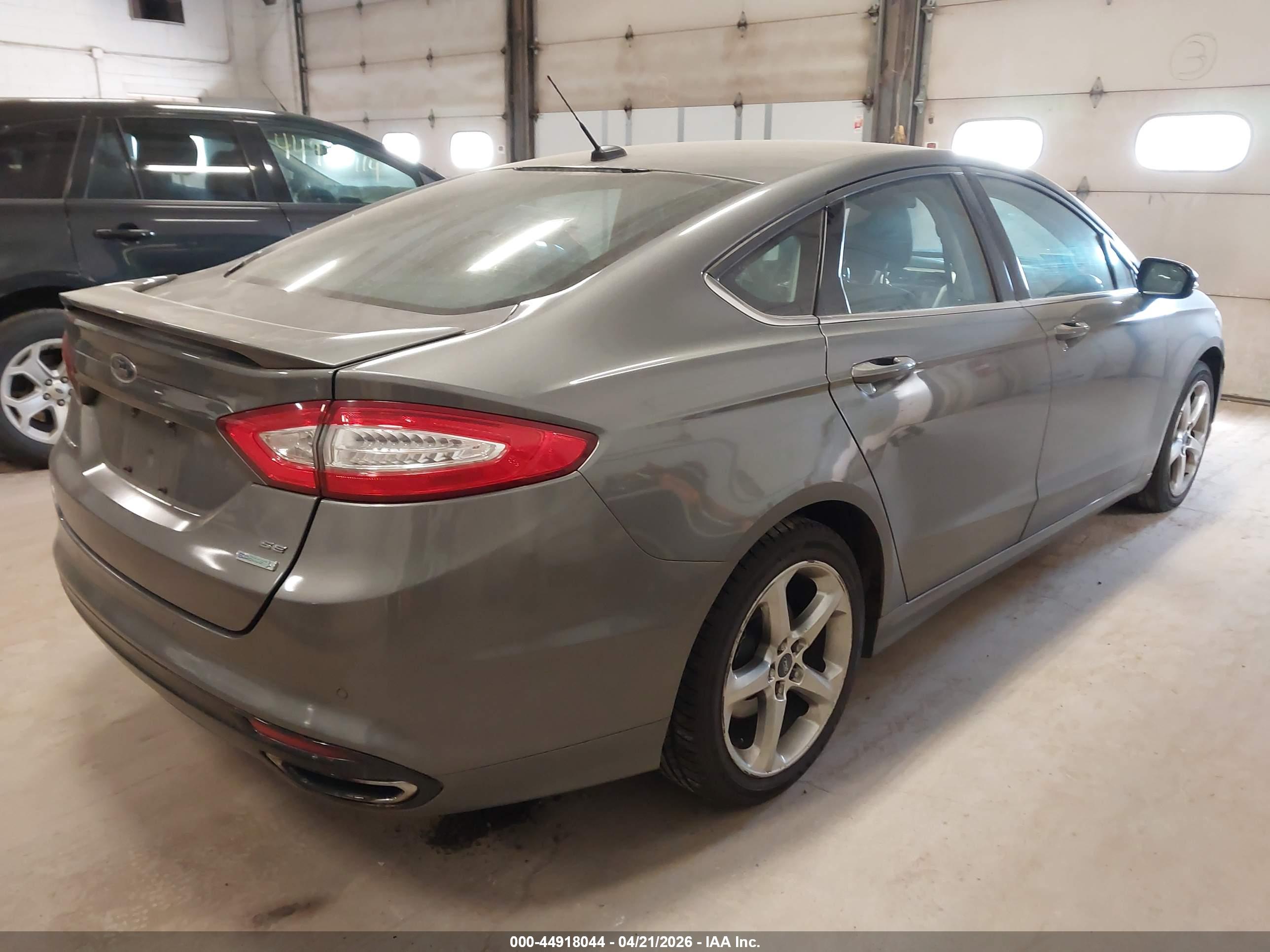 FORD FUSION image 4
