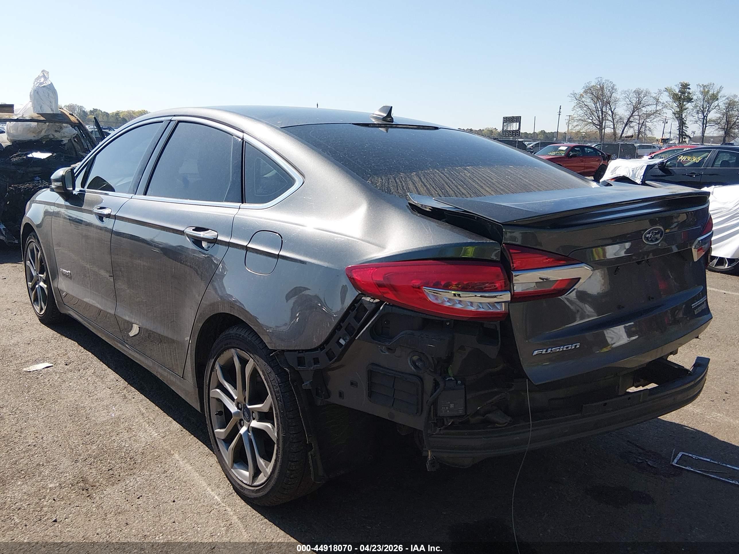 FORD FUSION image 3