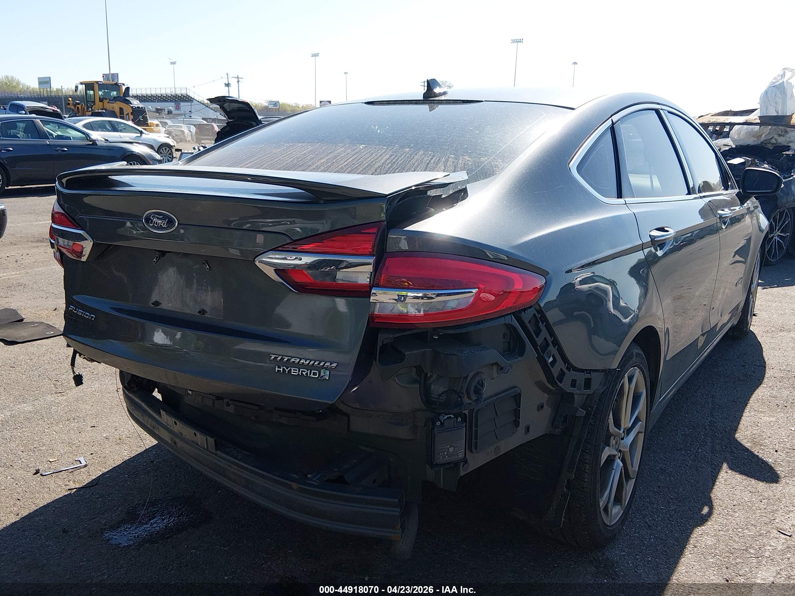FORD FUSION image 4