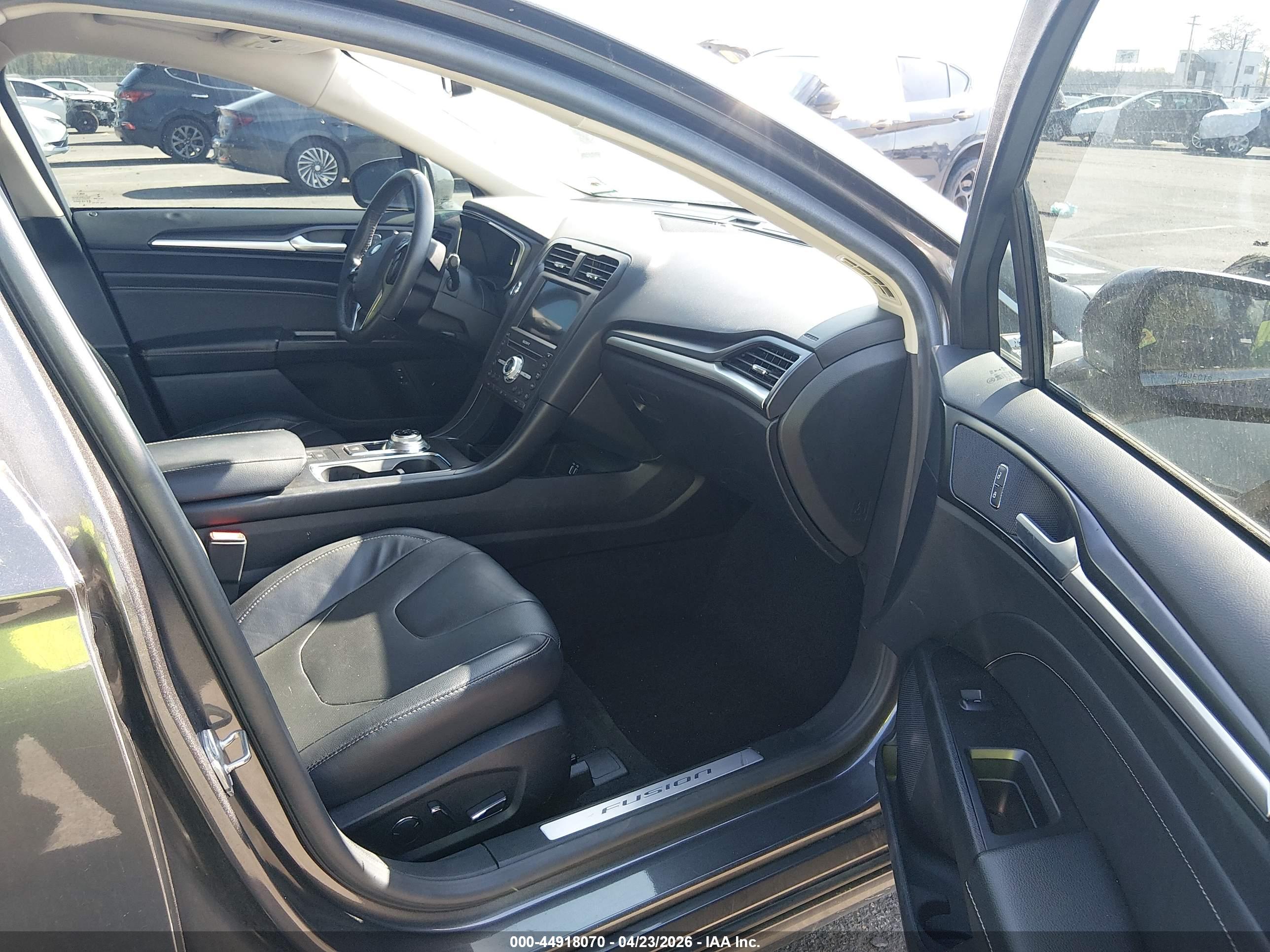 FORD FUSION image 5