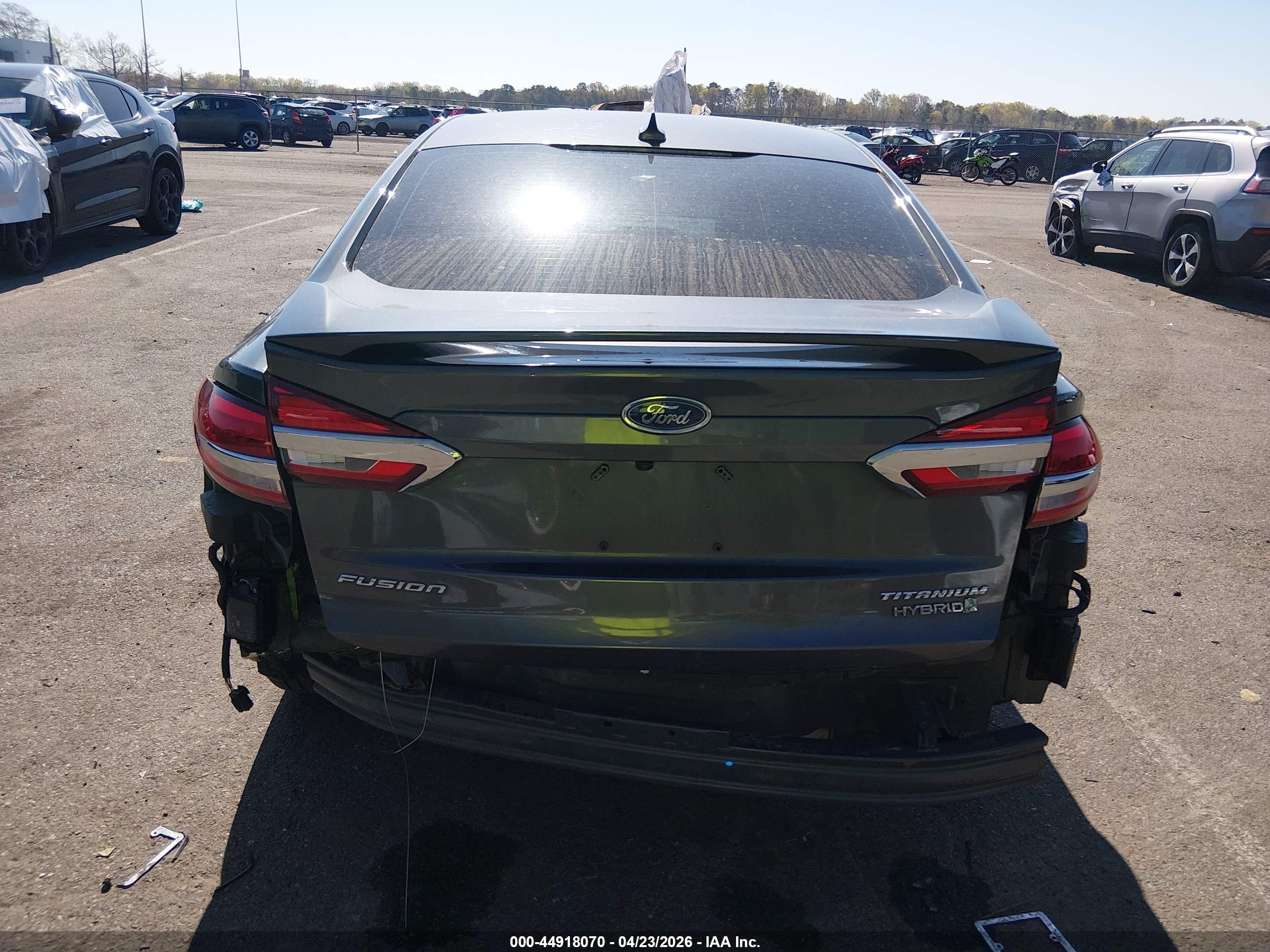 FORD FUSION image 6