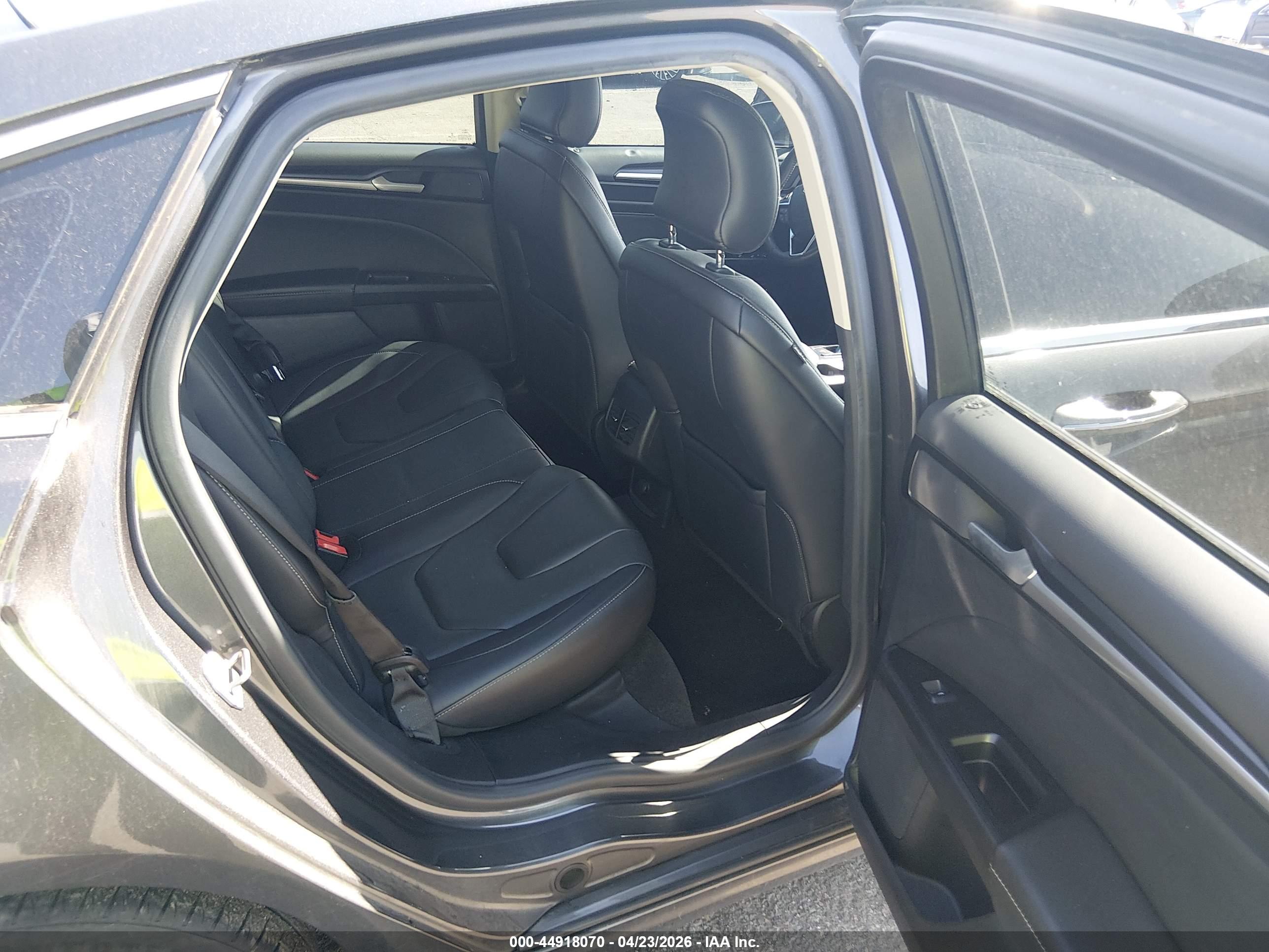 FORD FUSION image 8