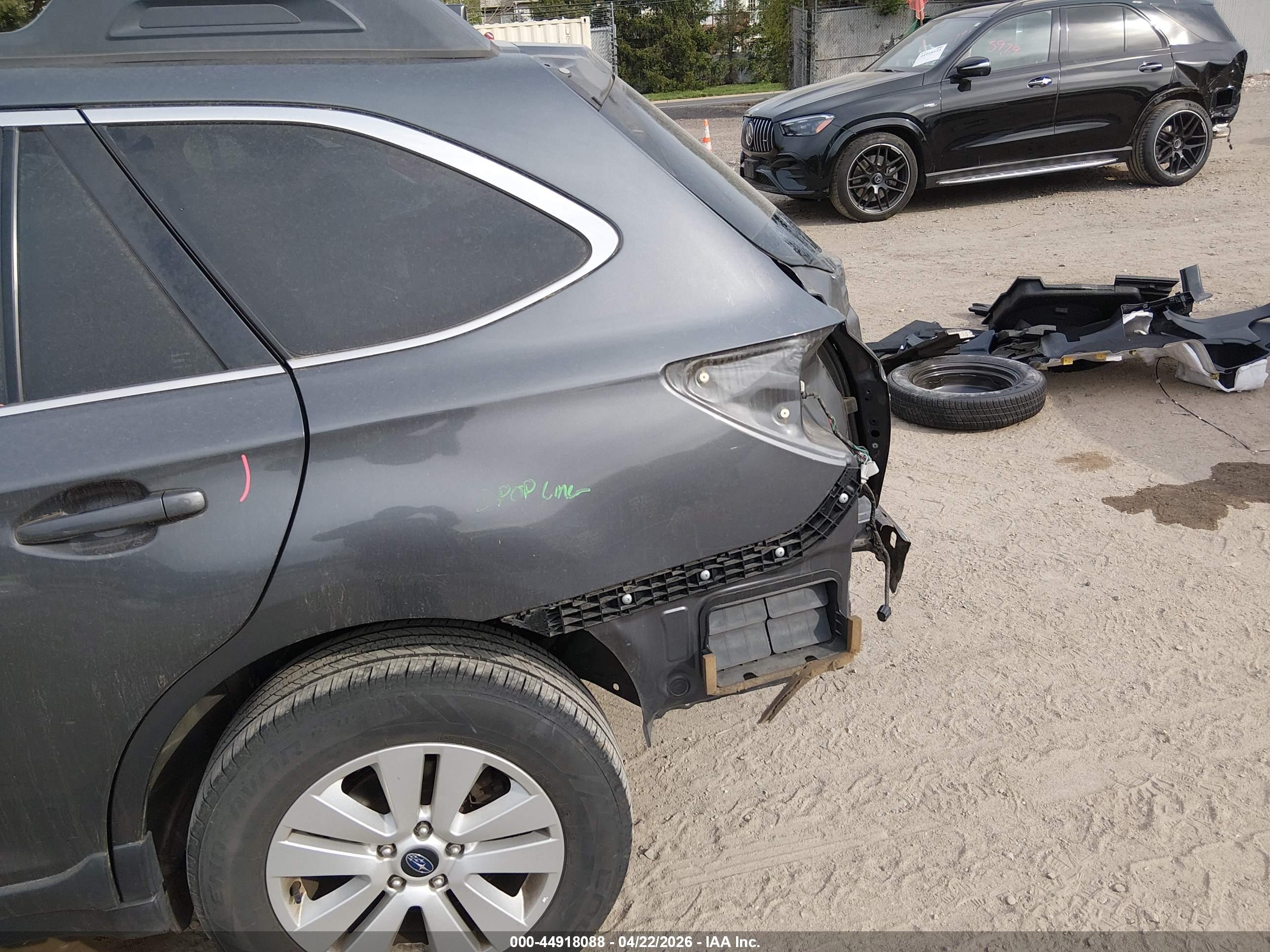 SUBARU OUTBACK image 6