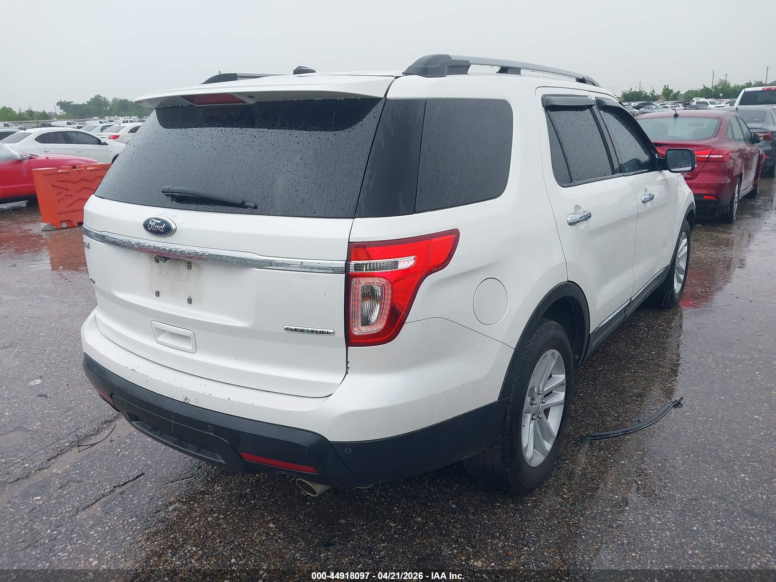 FORD EXPLORER image 4