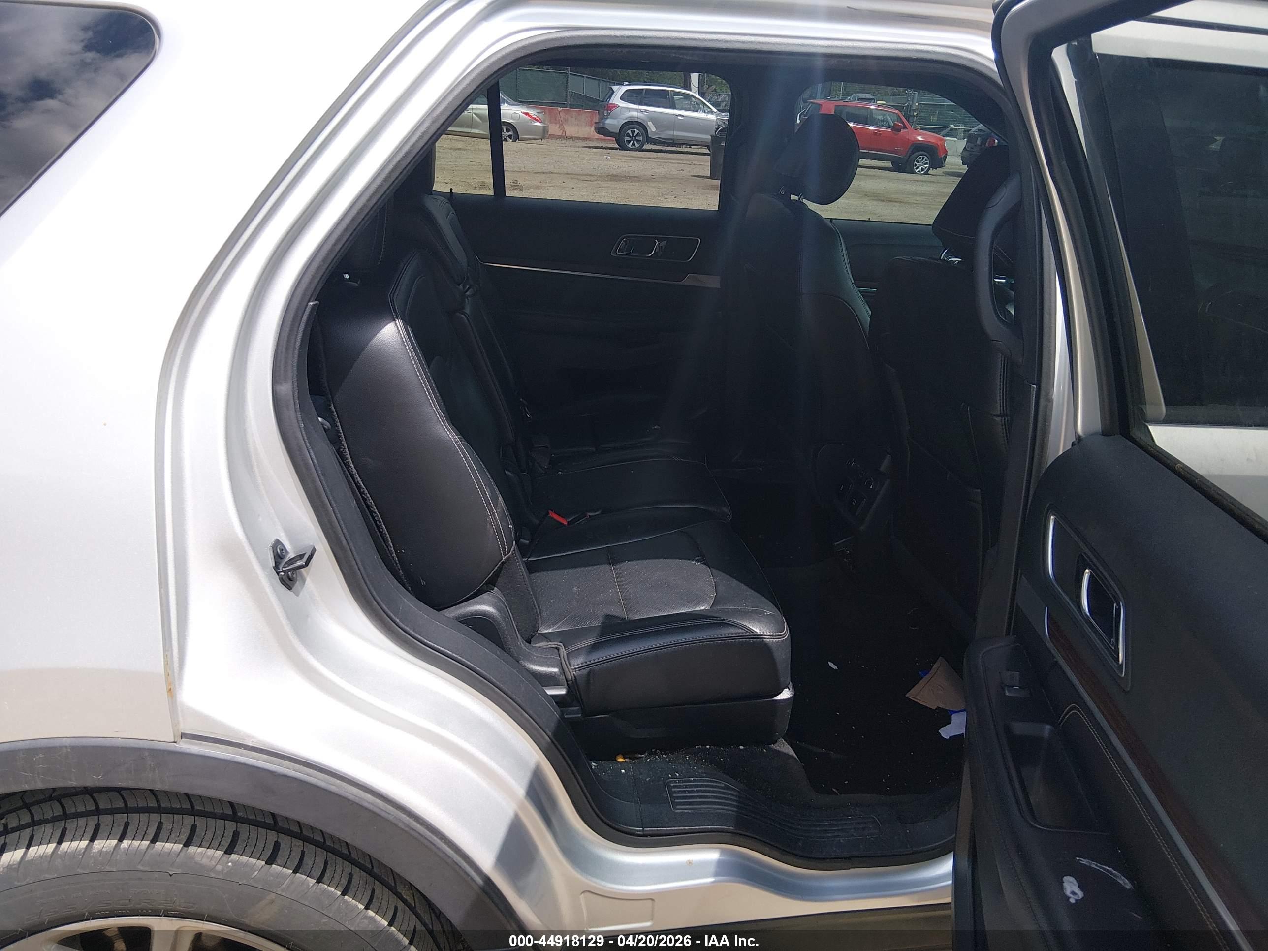 FORD EXPLORER image 8