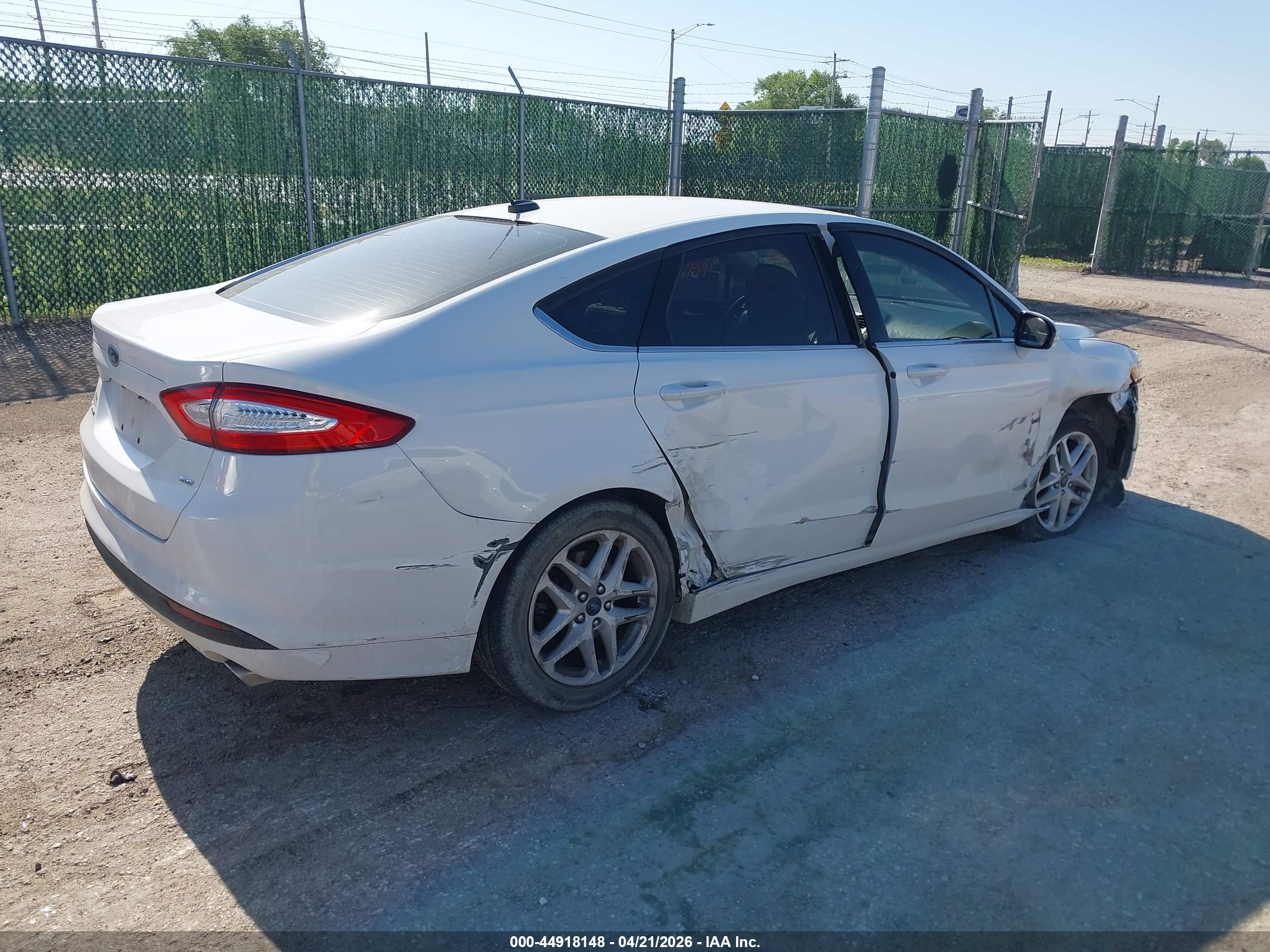 FORD FUSION image 4