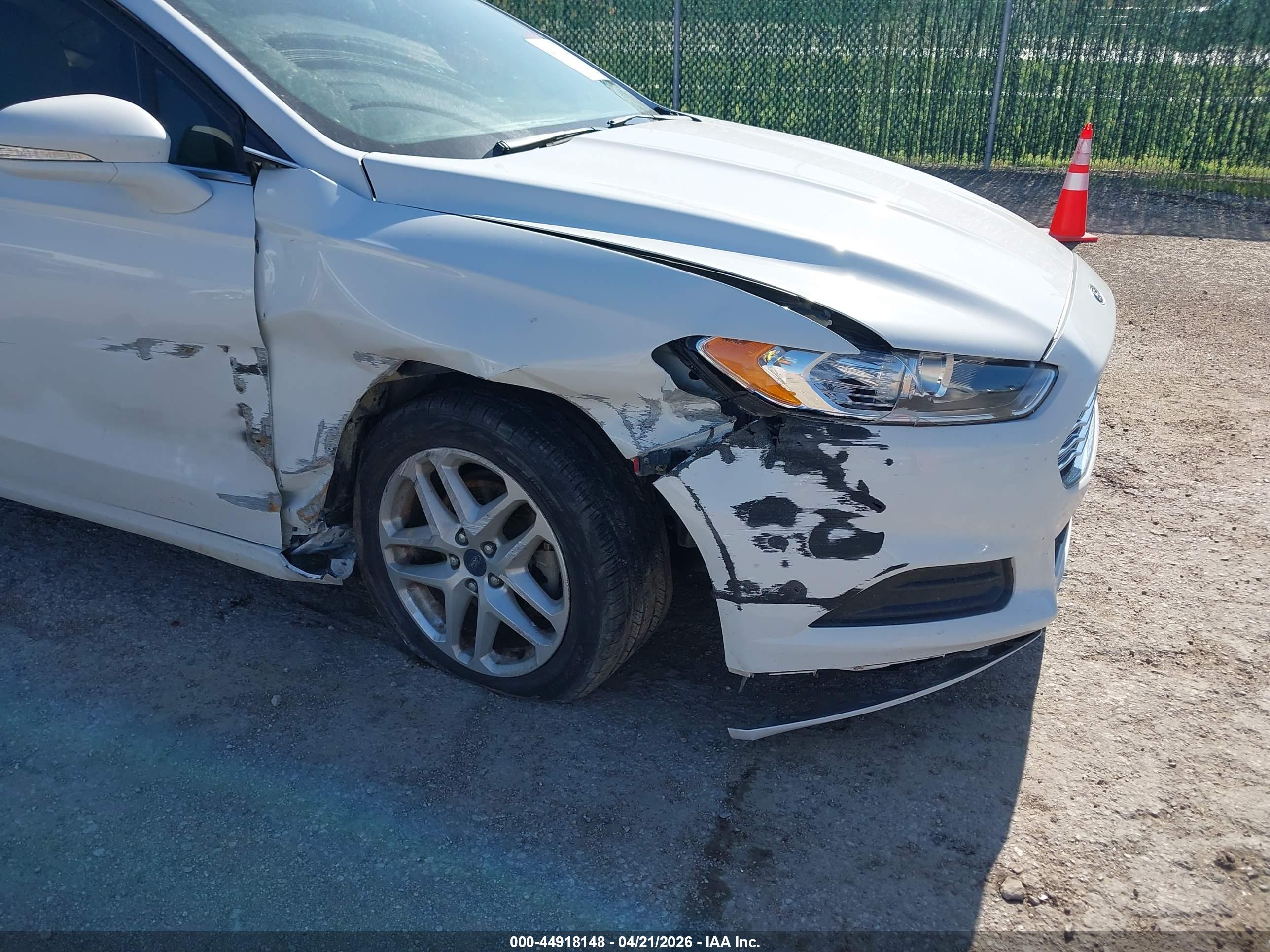 FORD FUSION image 6