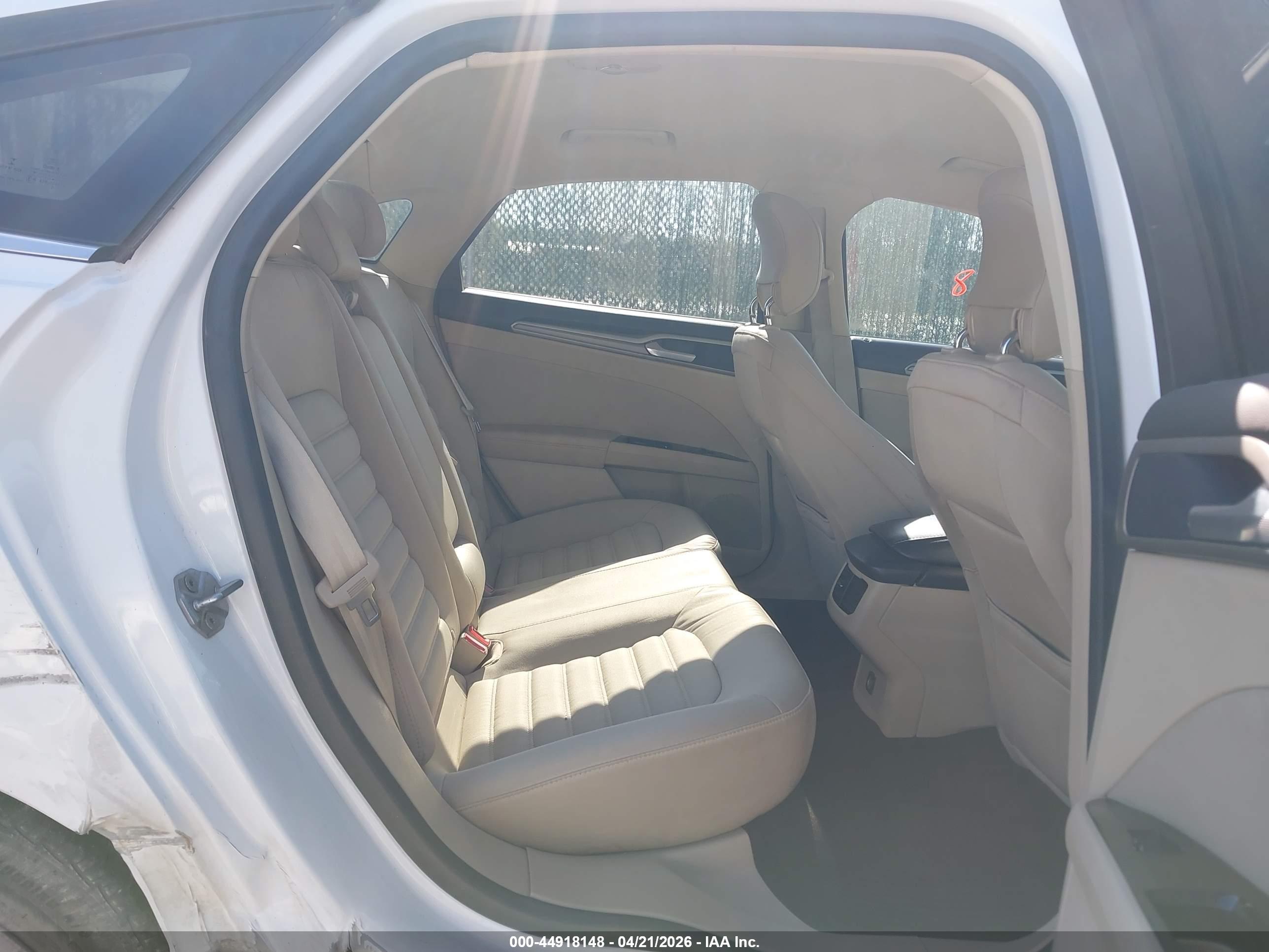 FORD FUSION image 8