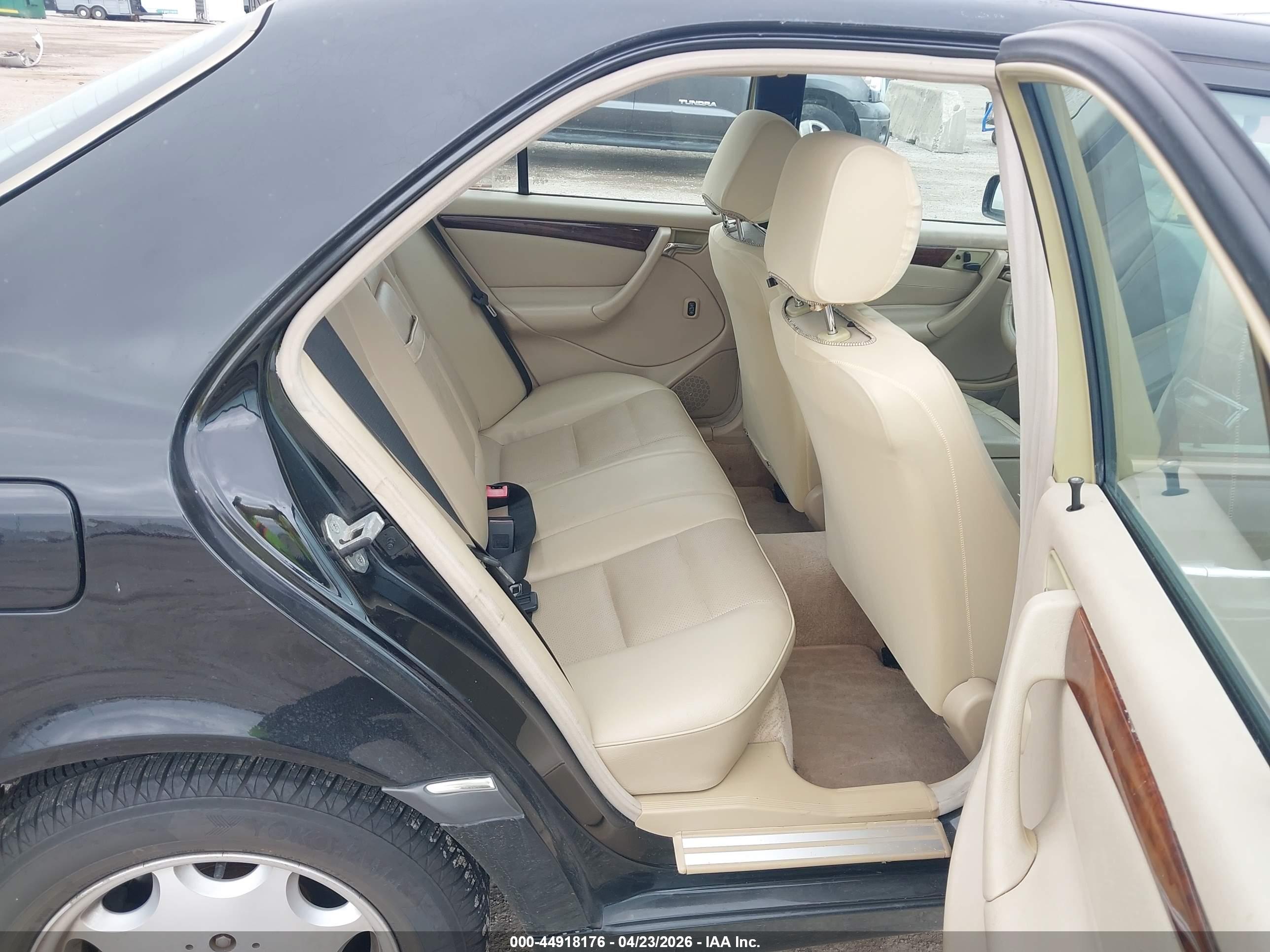 MERCEDES-BENZ C image 8