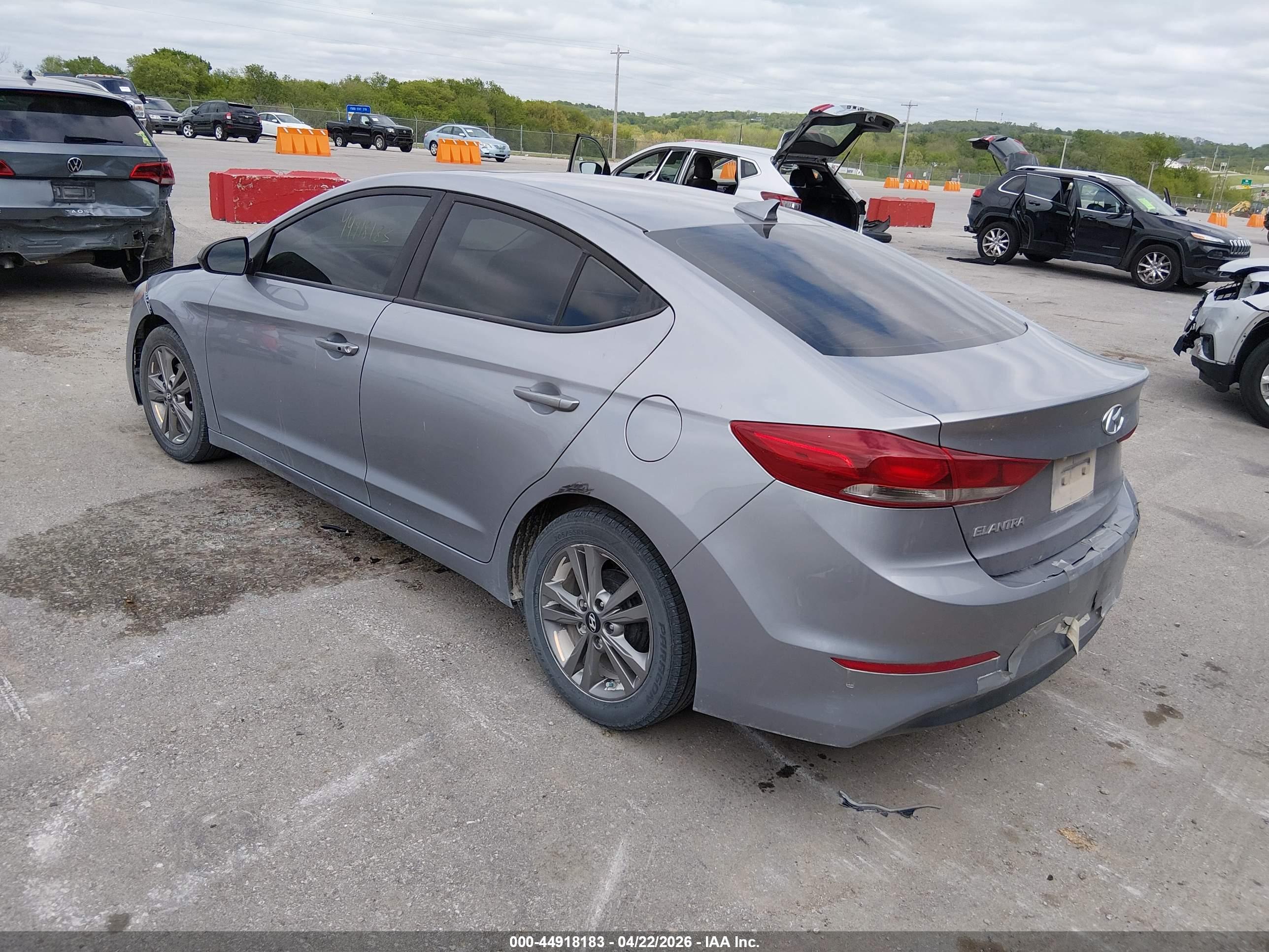 HYUNDAI ELANTRA image 3