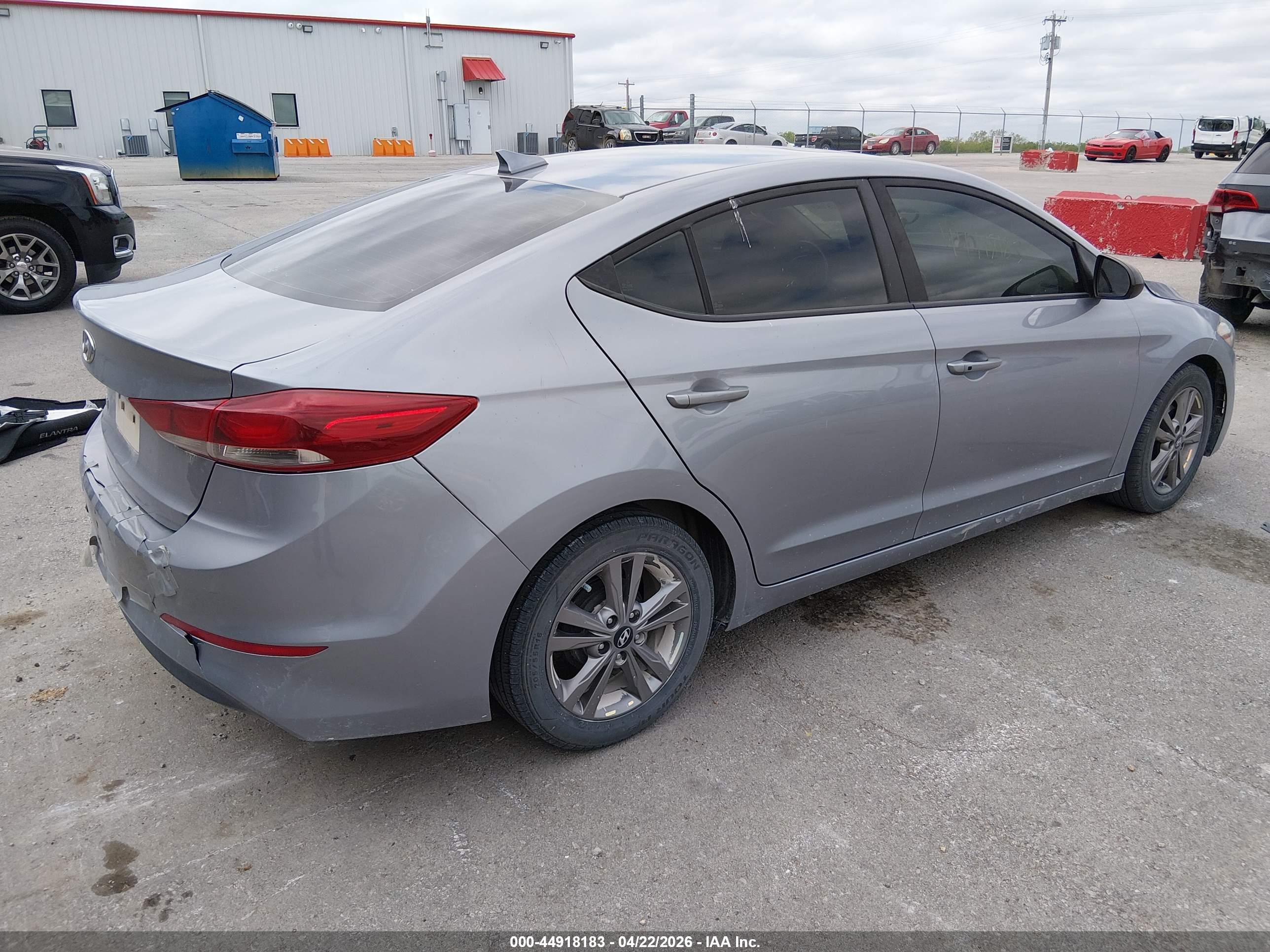 HYUNDAI ELANTRA image 4