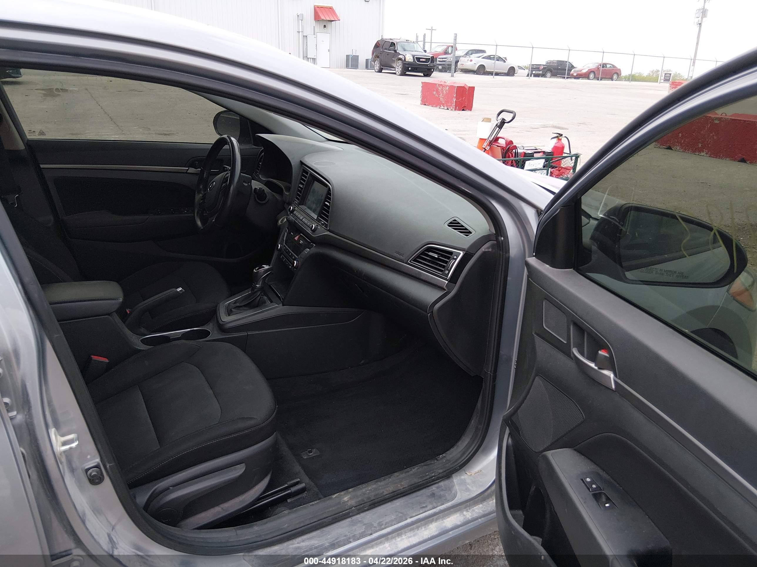 HYUNDAI ELANTRA image 5
