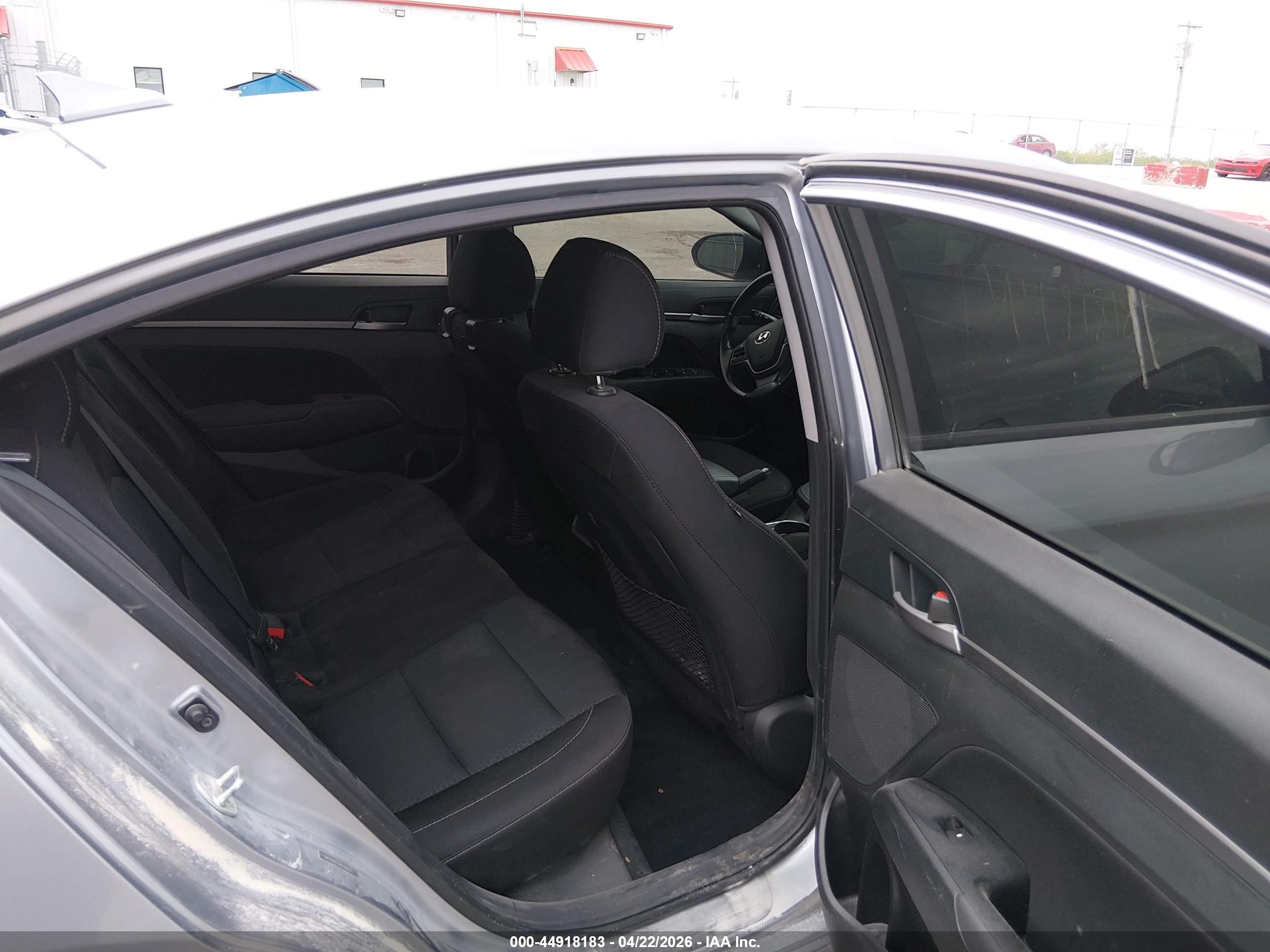 HYUNDAI ELANTRA image 8