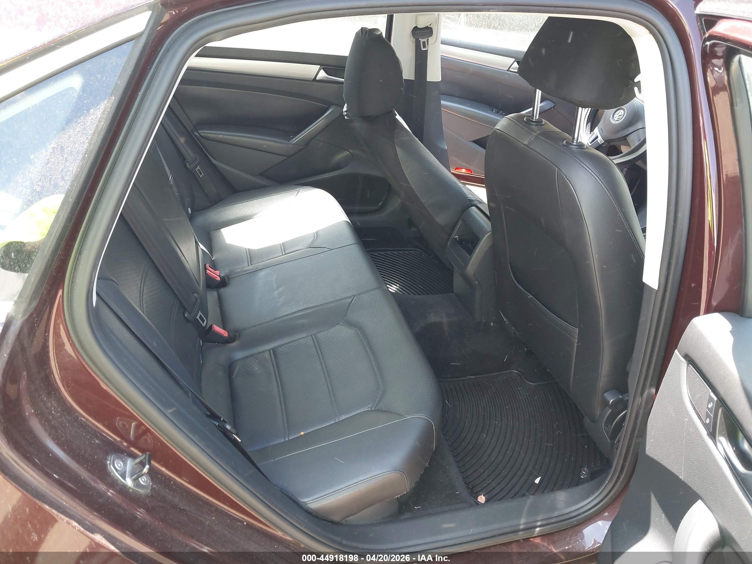 VOLKSWAGEN PASSAT image 8