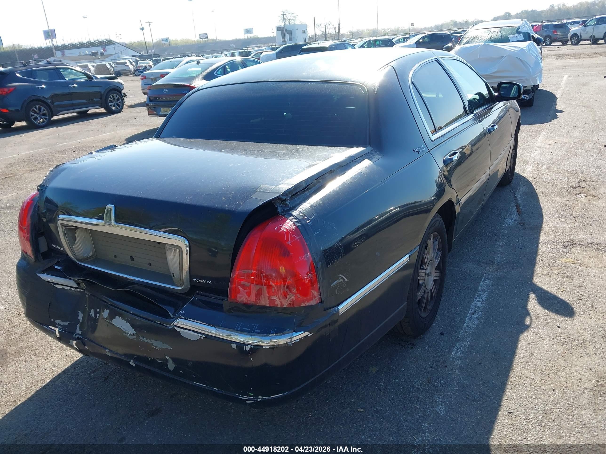 LINCOLN TOWN image 4