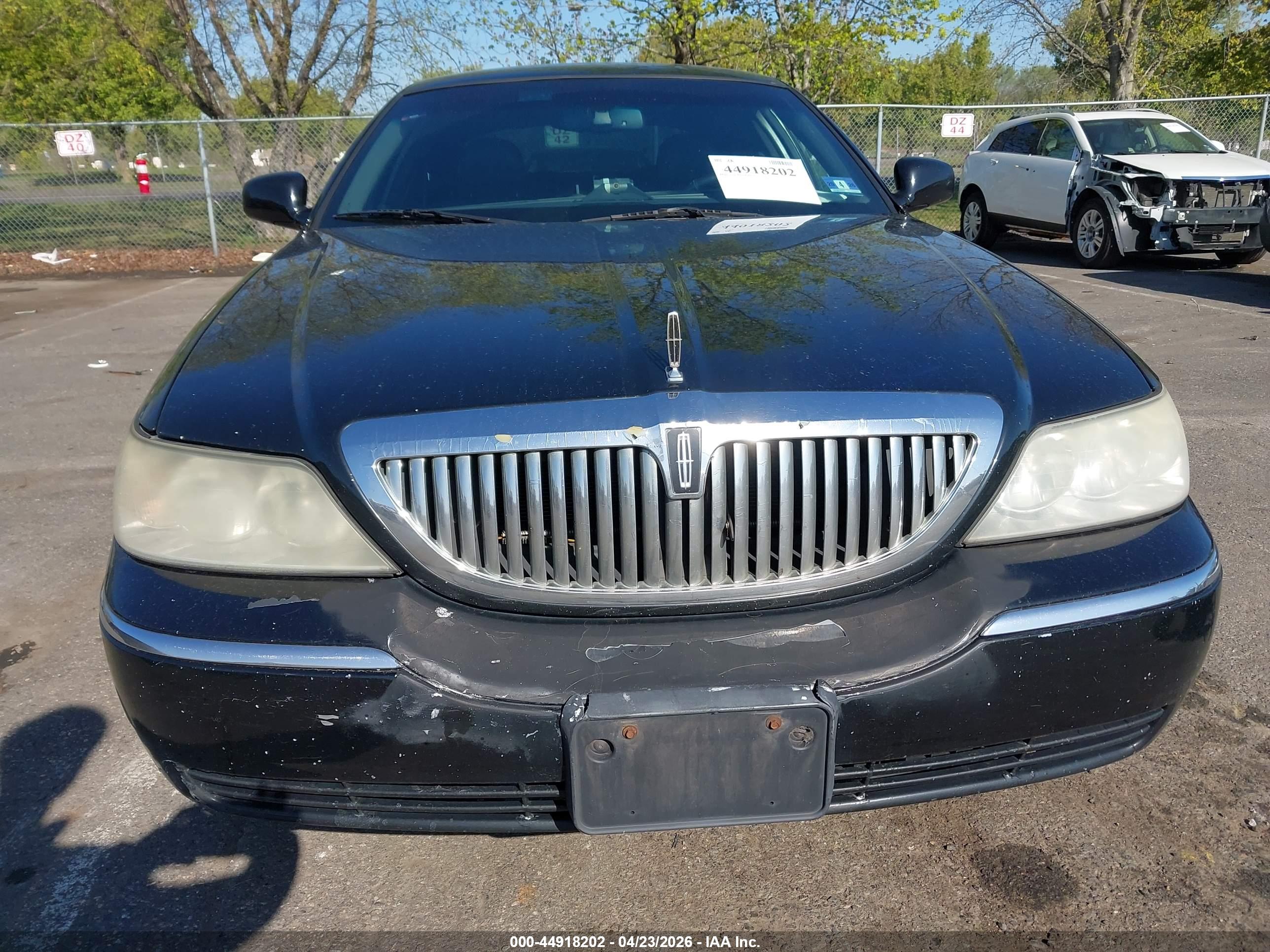 LINCOLN TOWN image 6