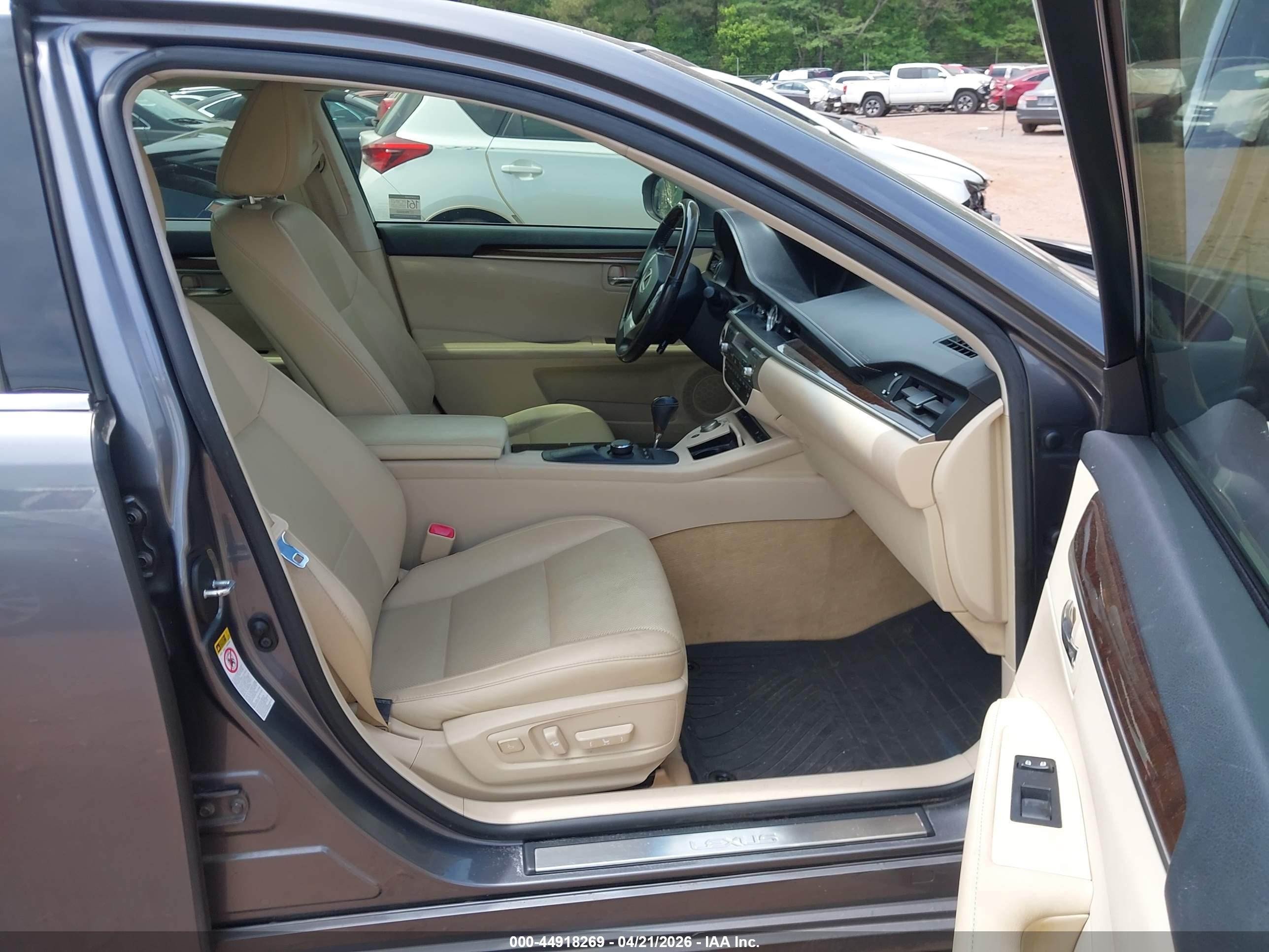 LEXUS ES image 5