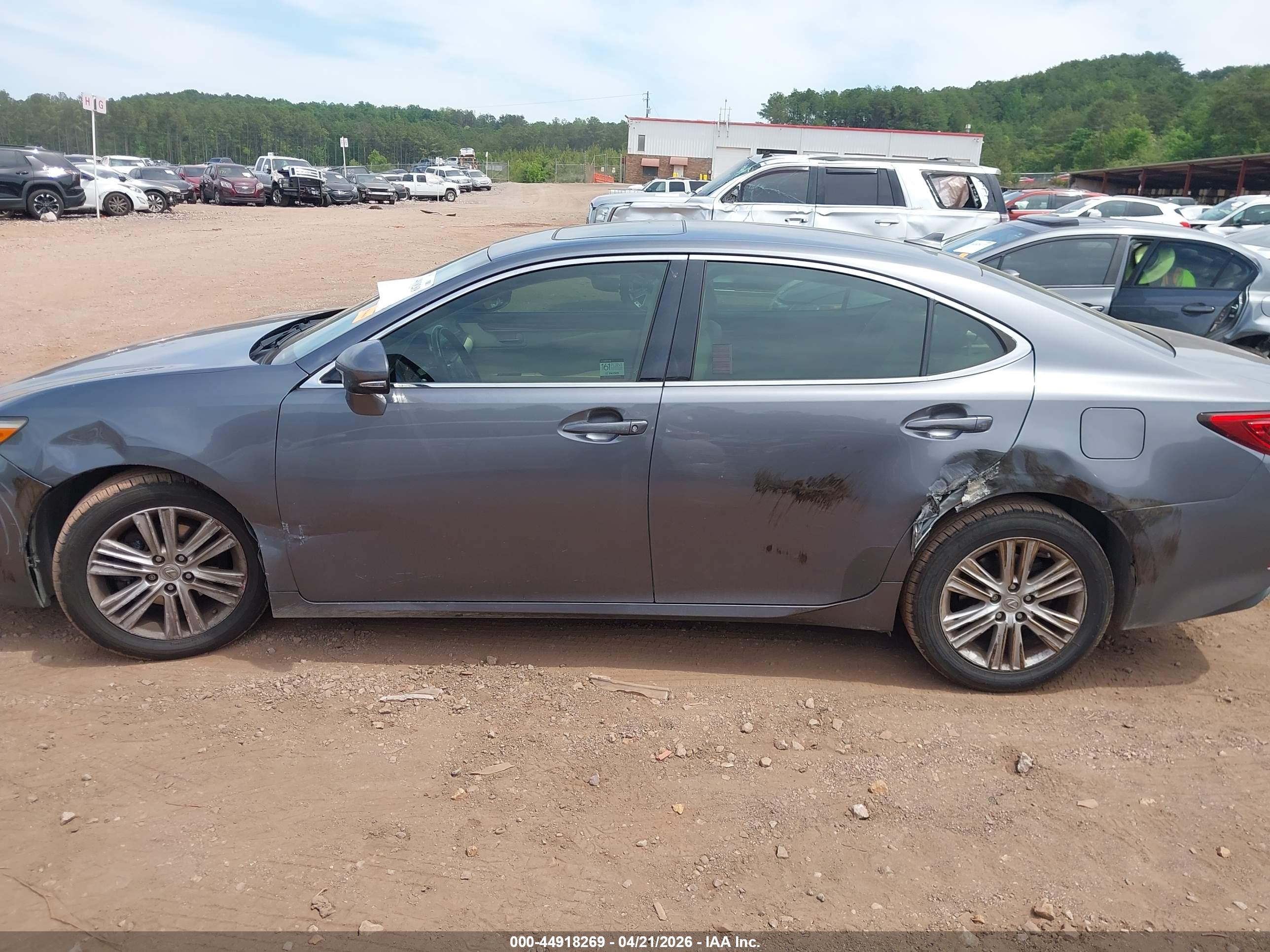 LEXUS ES image 6