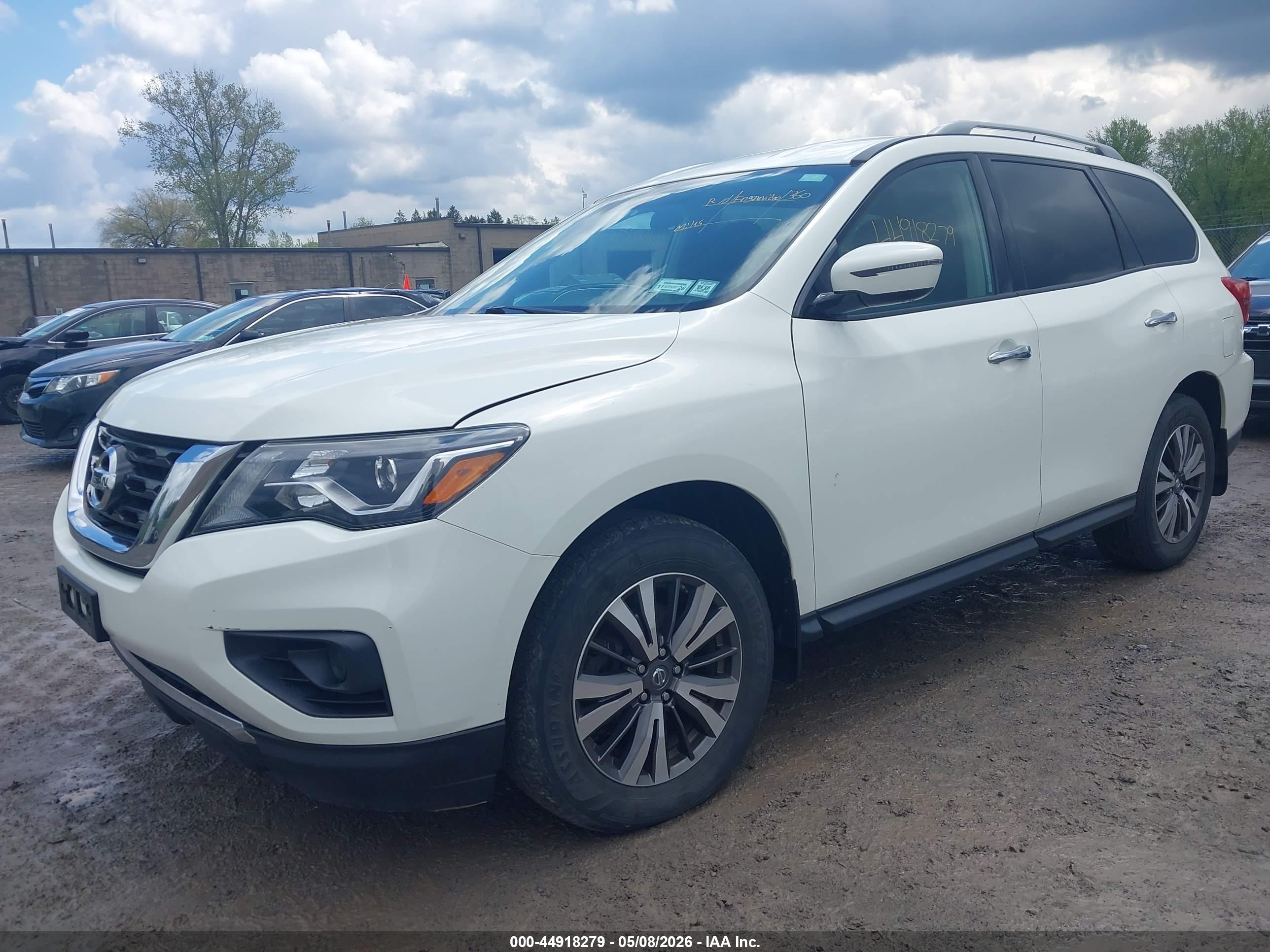 NISSAN PATHFINDER image 2