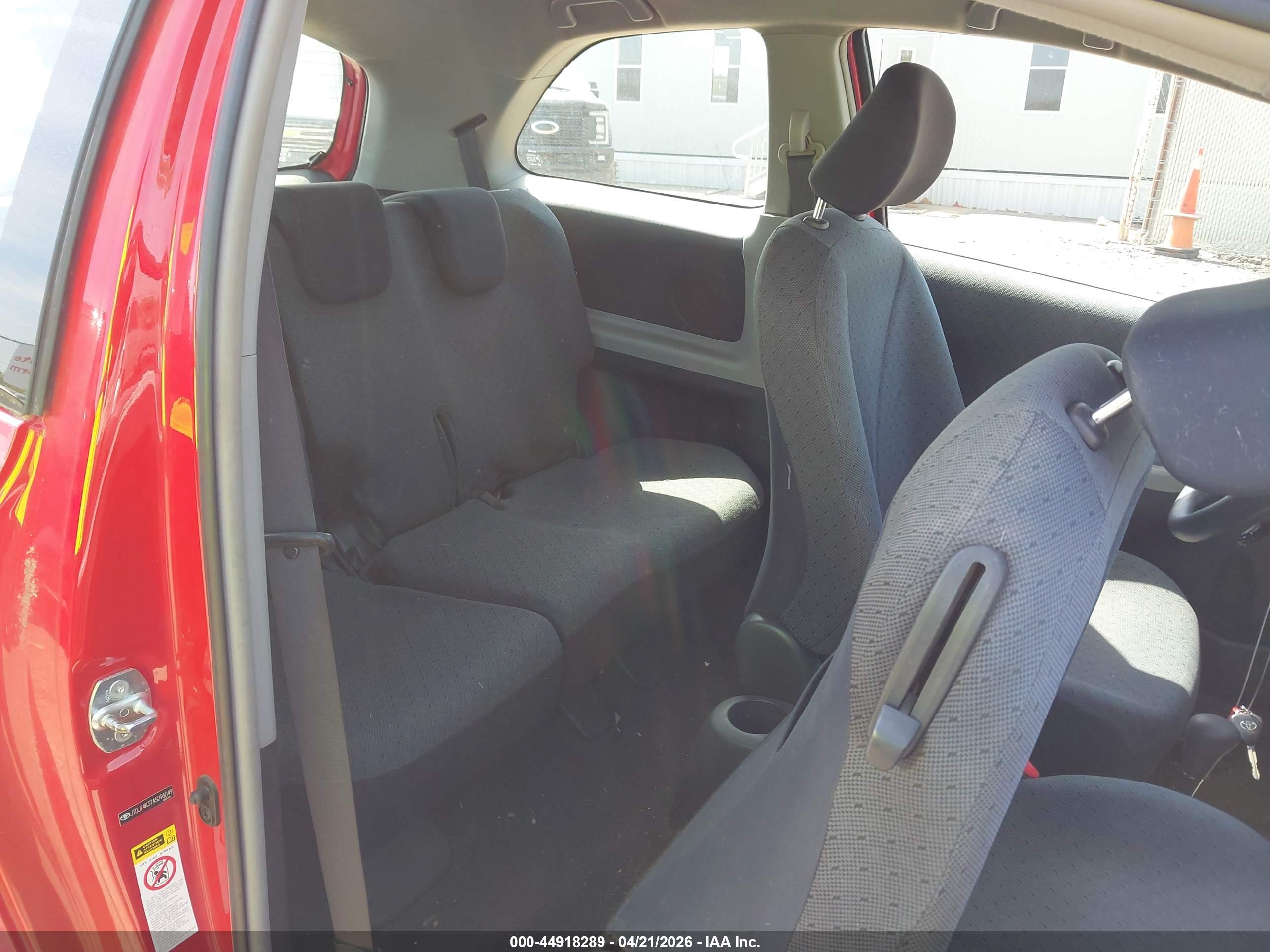 TOYOTA YARIS image 8