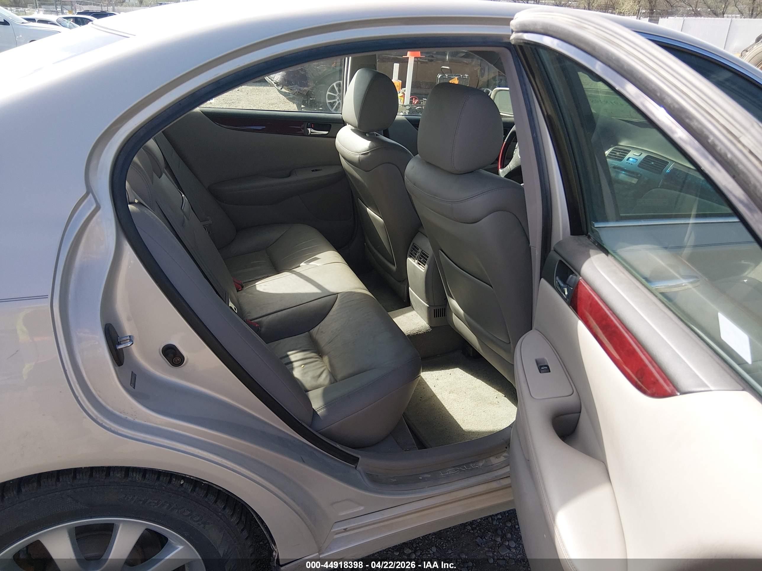 LEXUS ES image 8