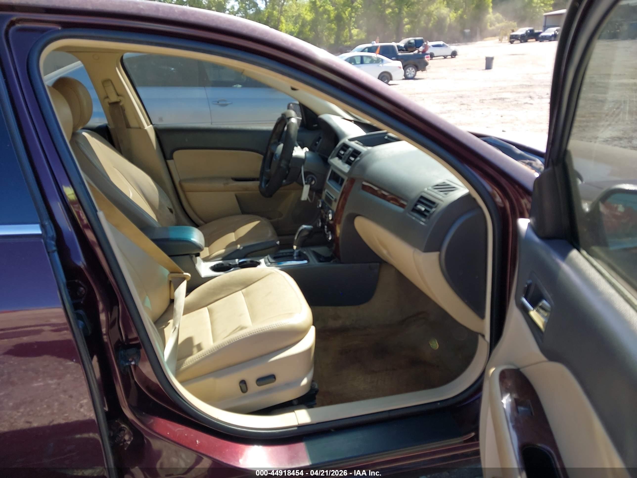FORD FUSION image 5