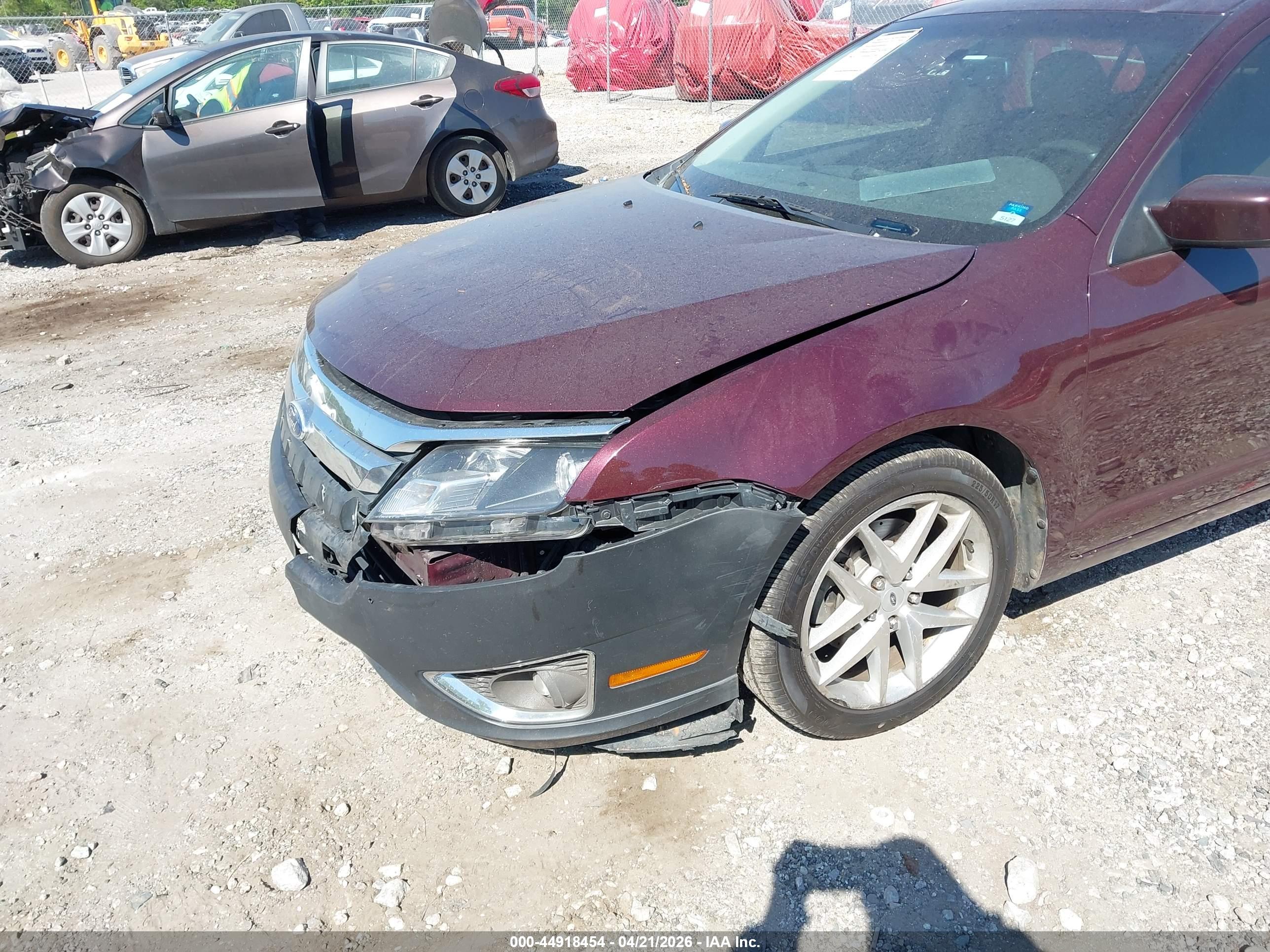 FORD FUSION image 6