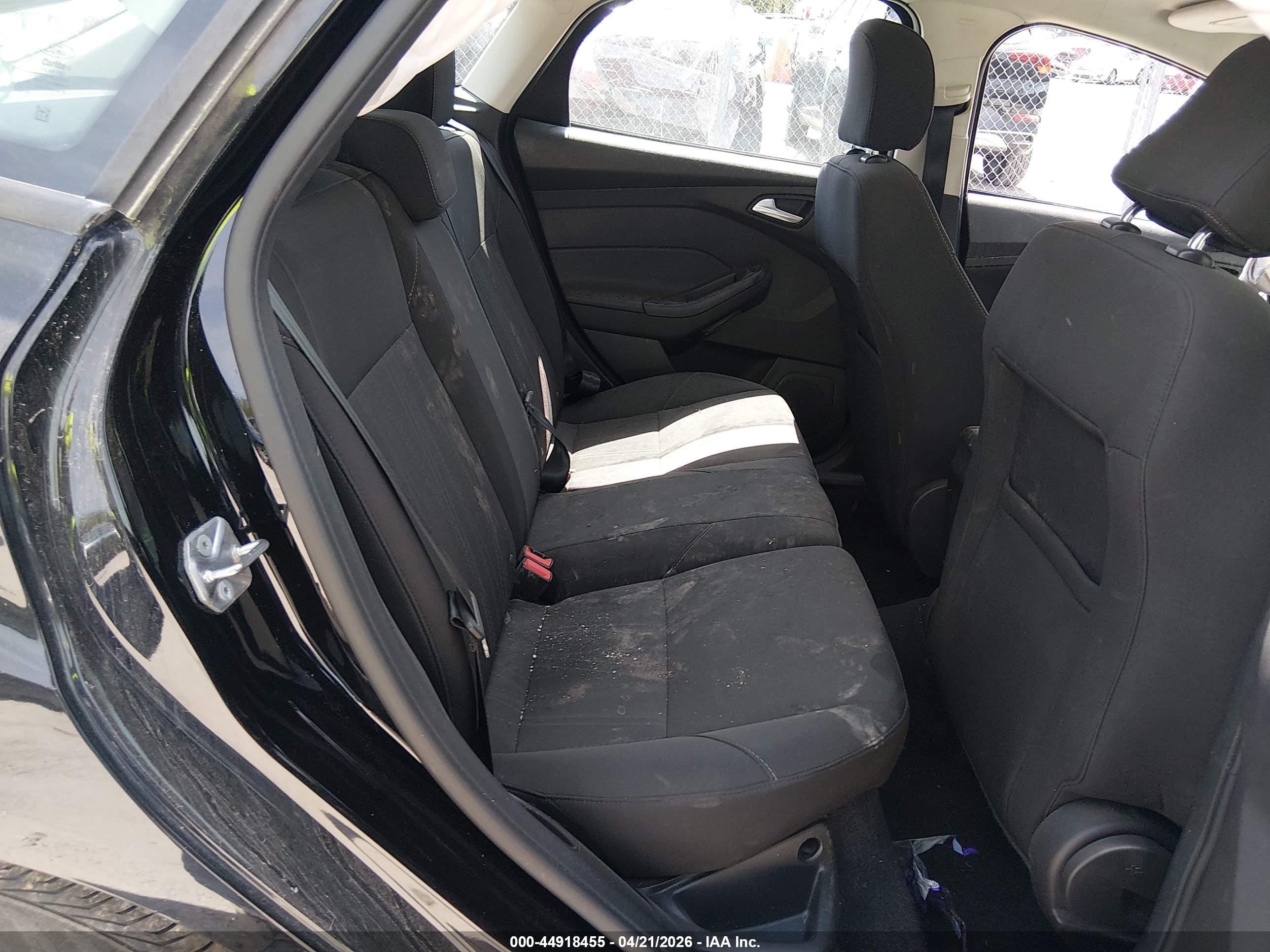FORD FOCUS image 8