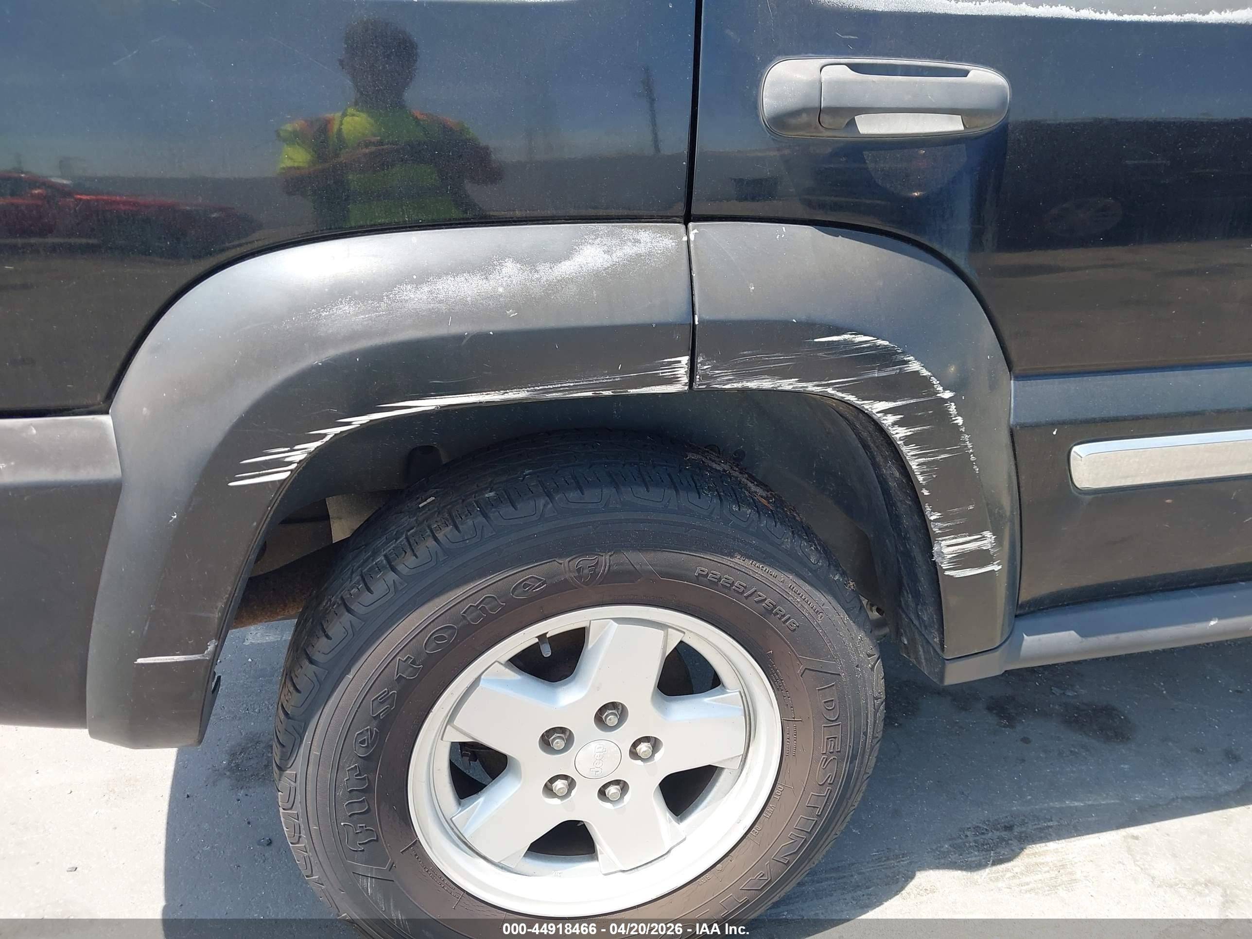 JEEP LIBERTY image 6