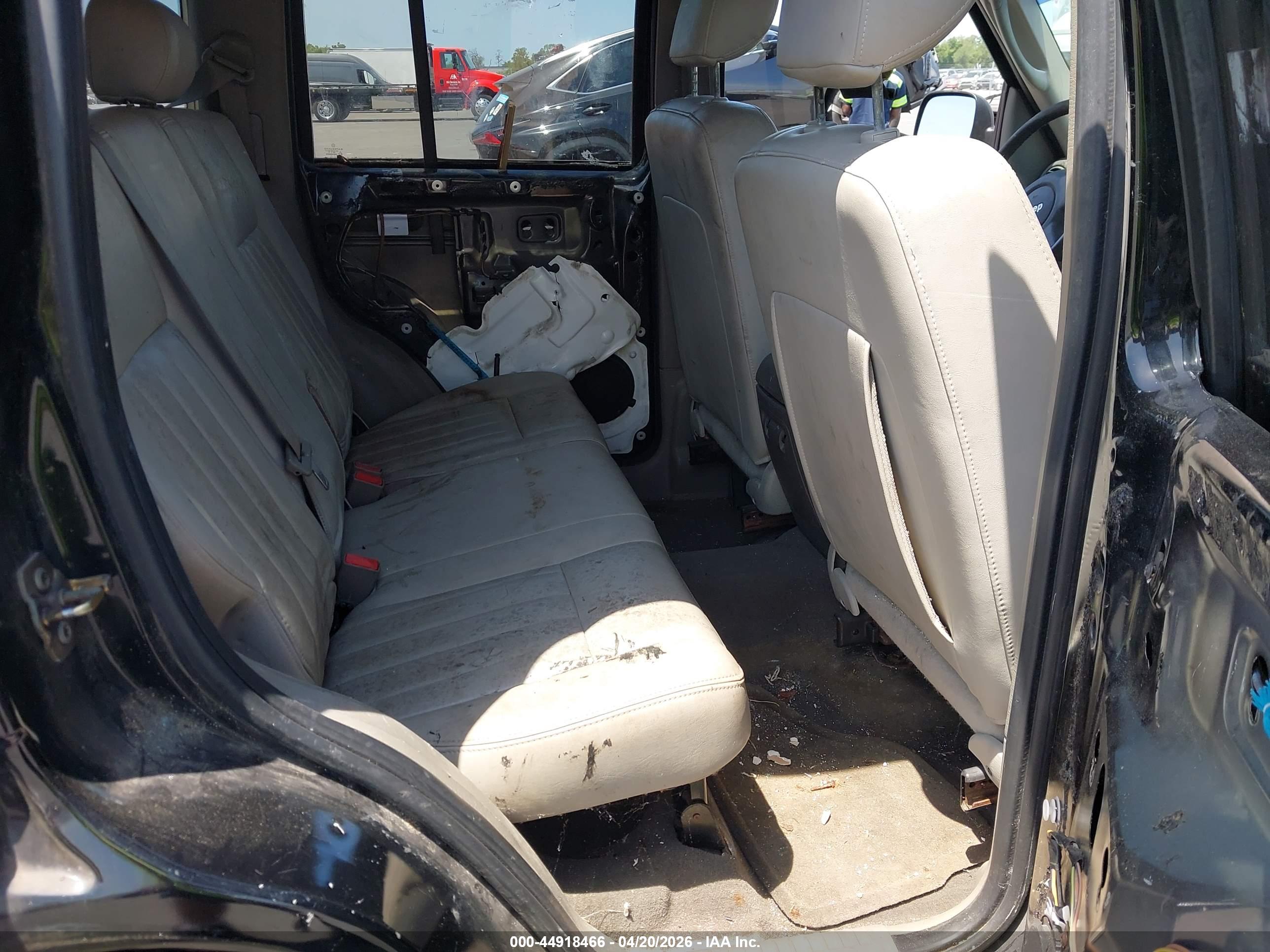JEEP LIBERTY image 8