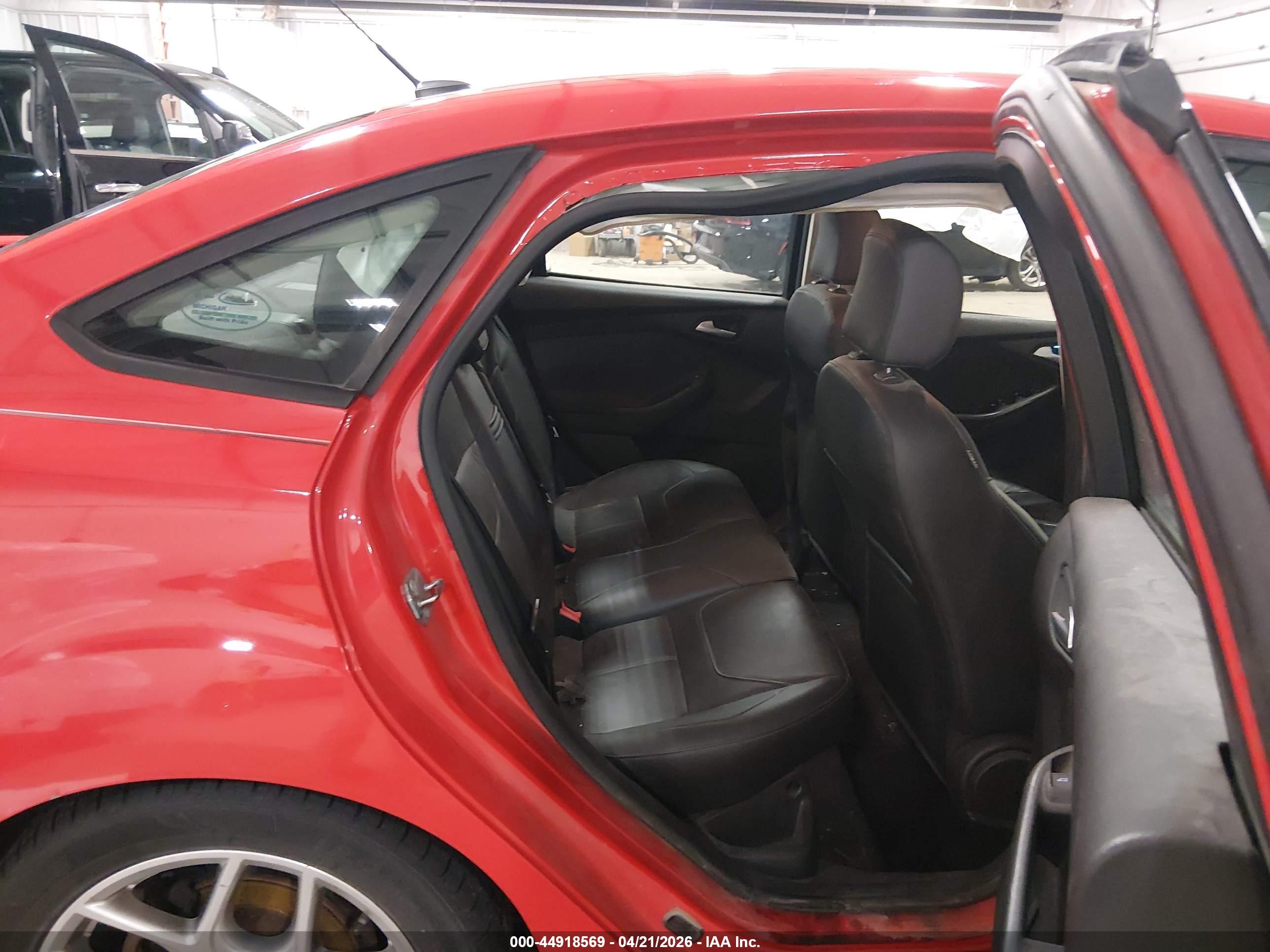 FORD FOCUS image 8
