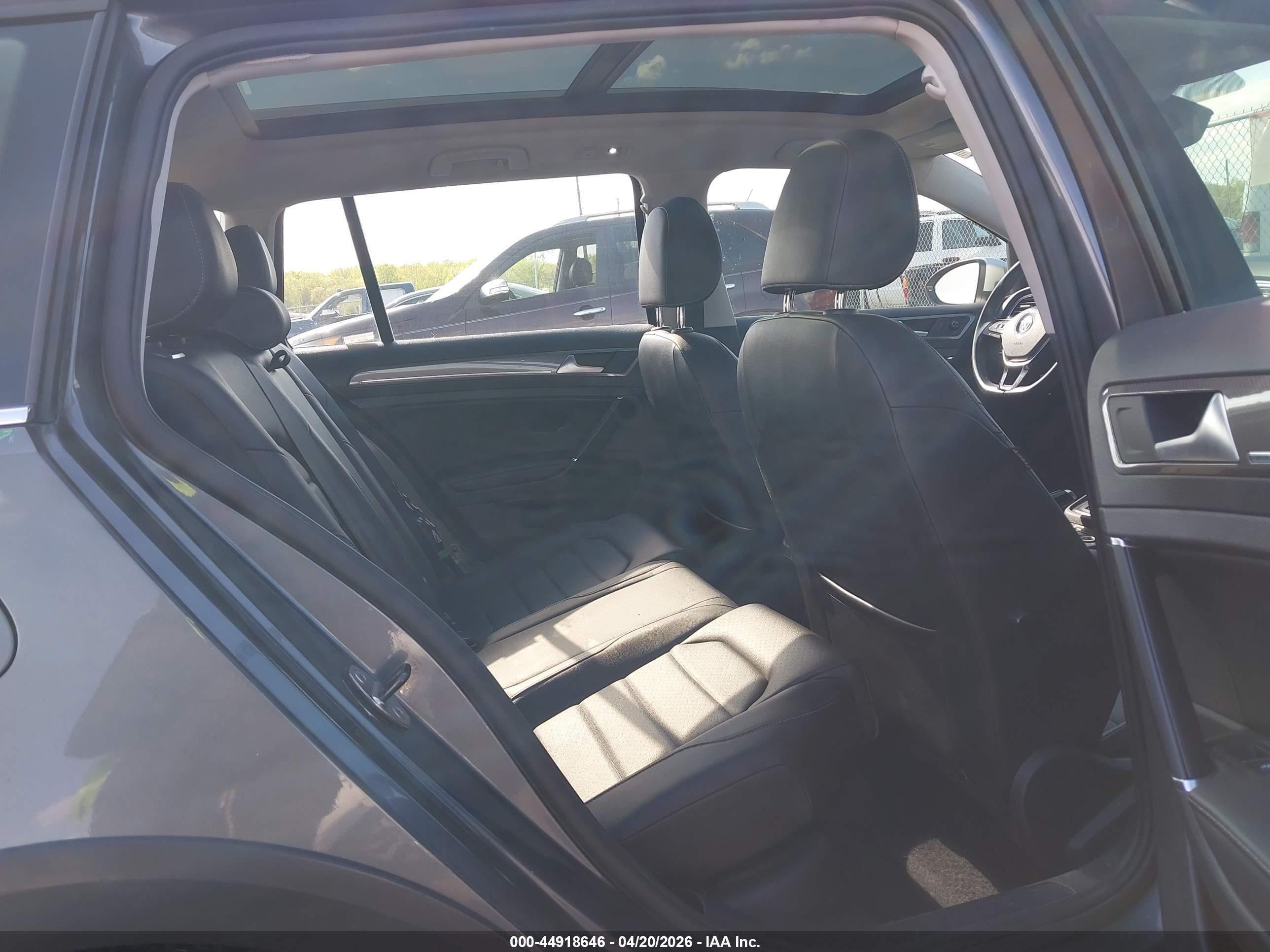 VOLKSWAGEN GOLF image 8