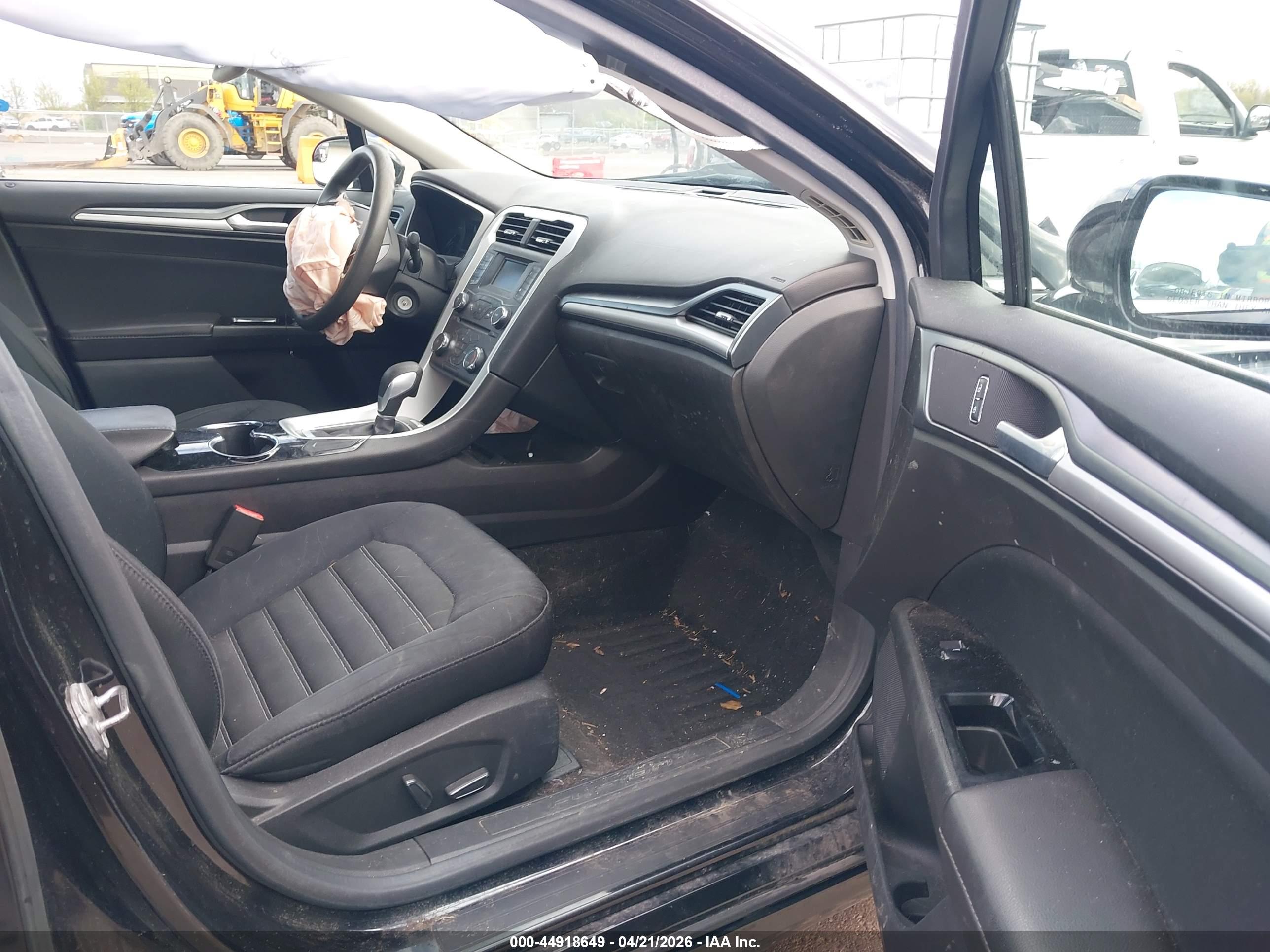 FORD FUSION image 5