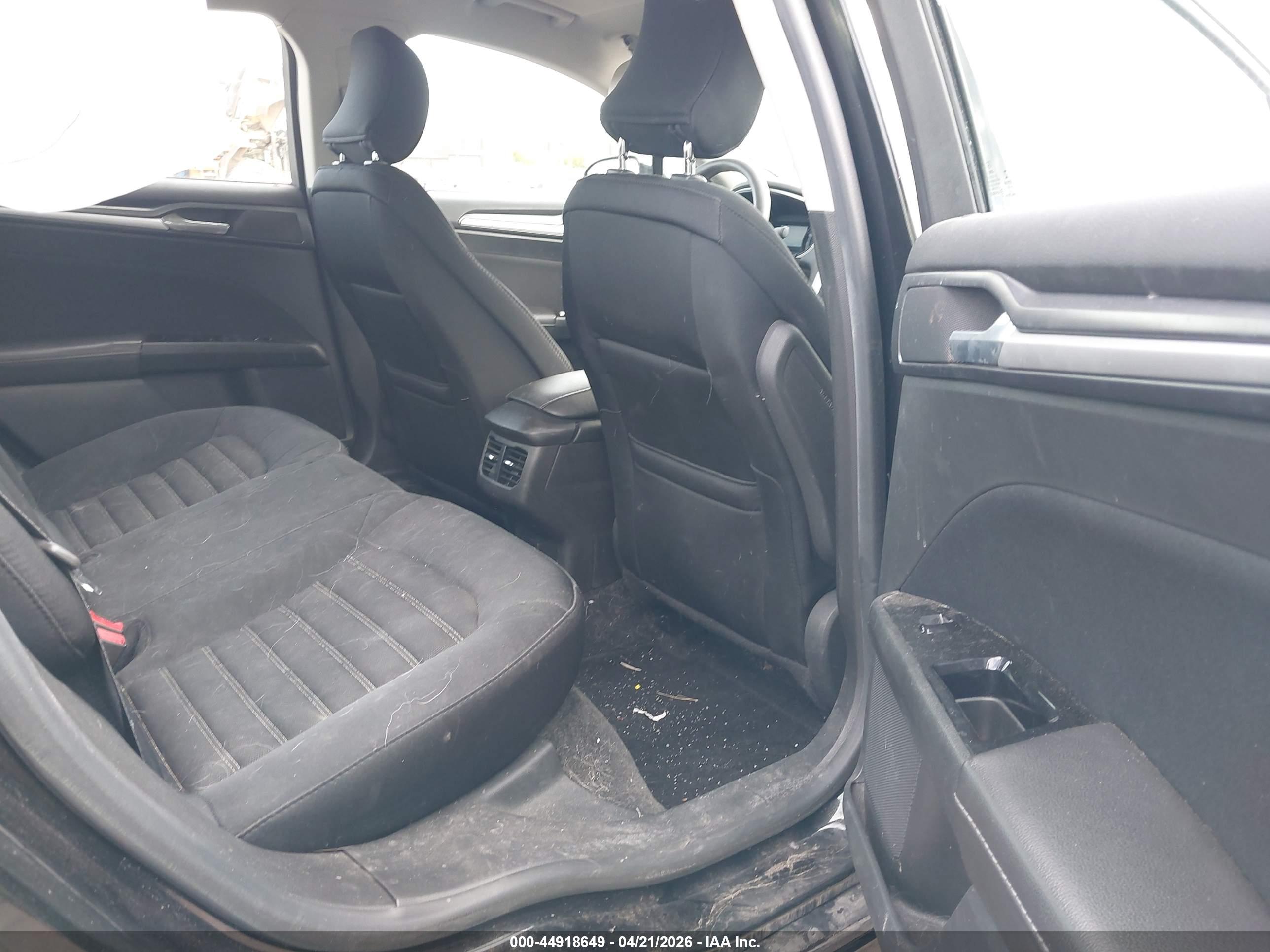FORD FUSION image 8
