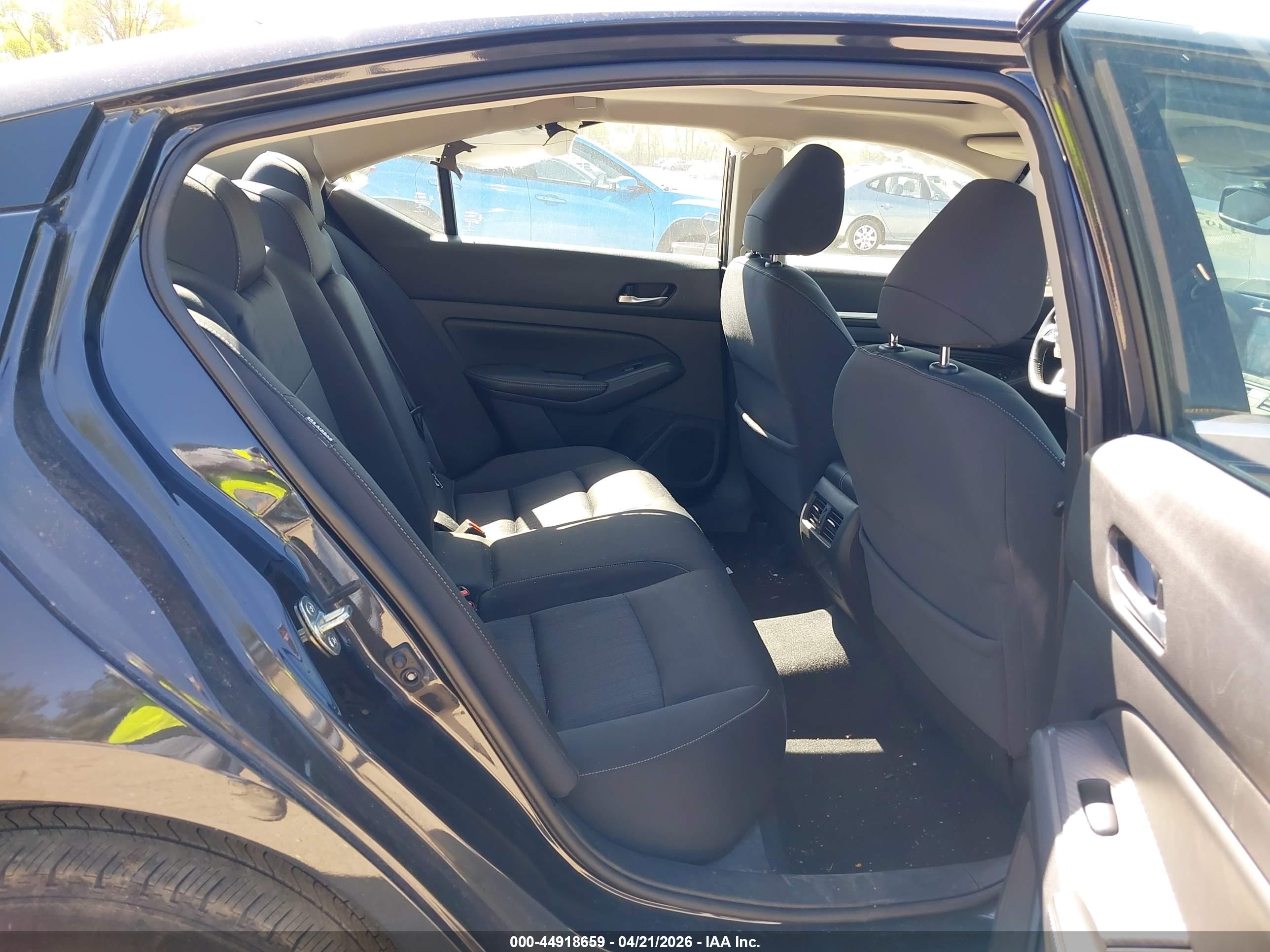 NISSAN ALTIMA image 8