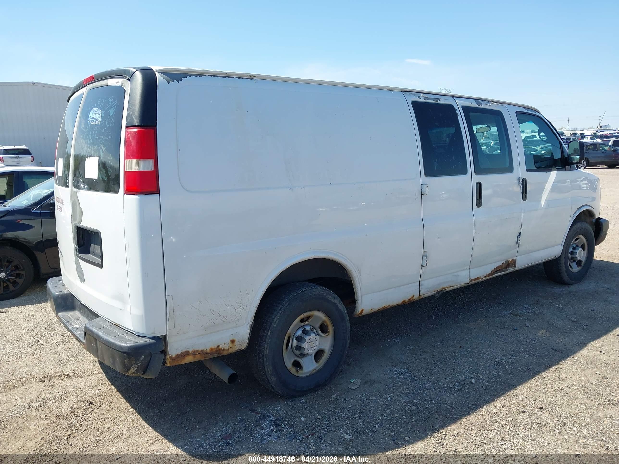 CHEVROLET EXPRESS image 4