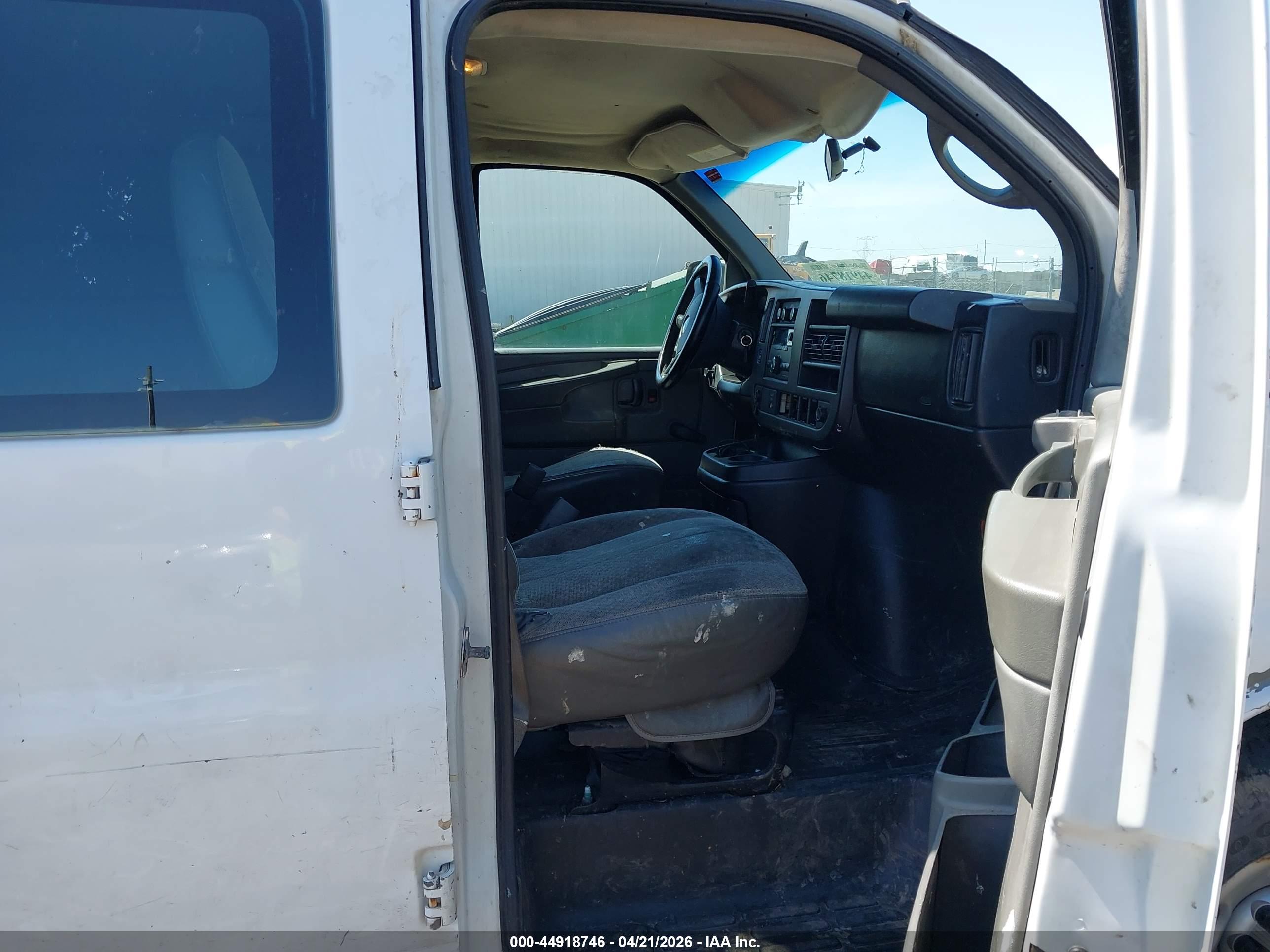 CHEVROLET EXPRESS image 5