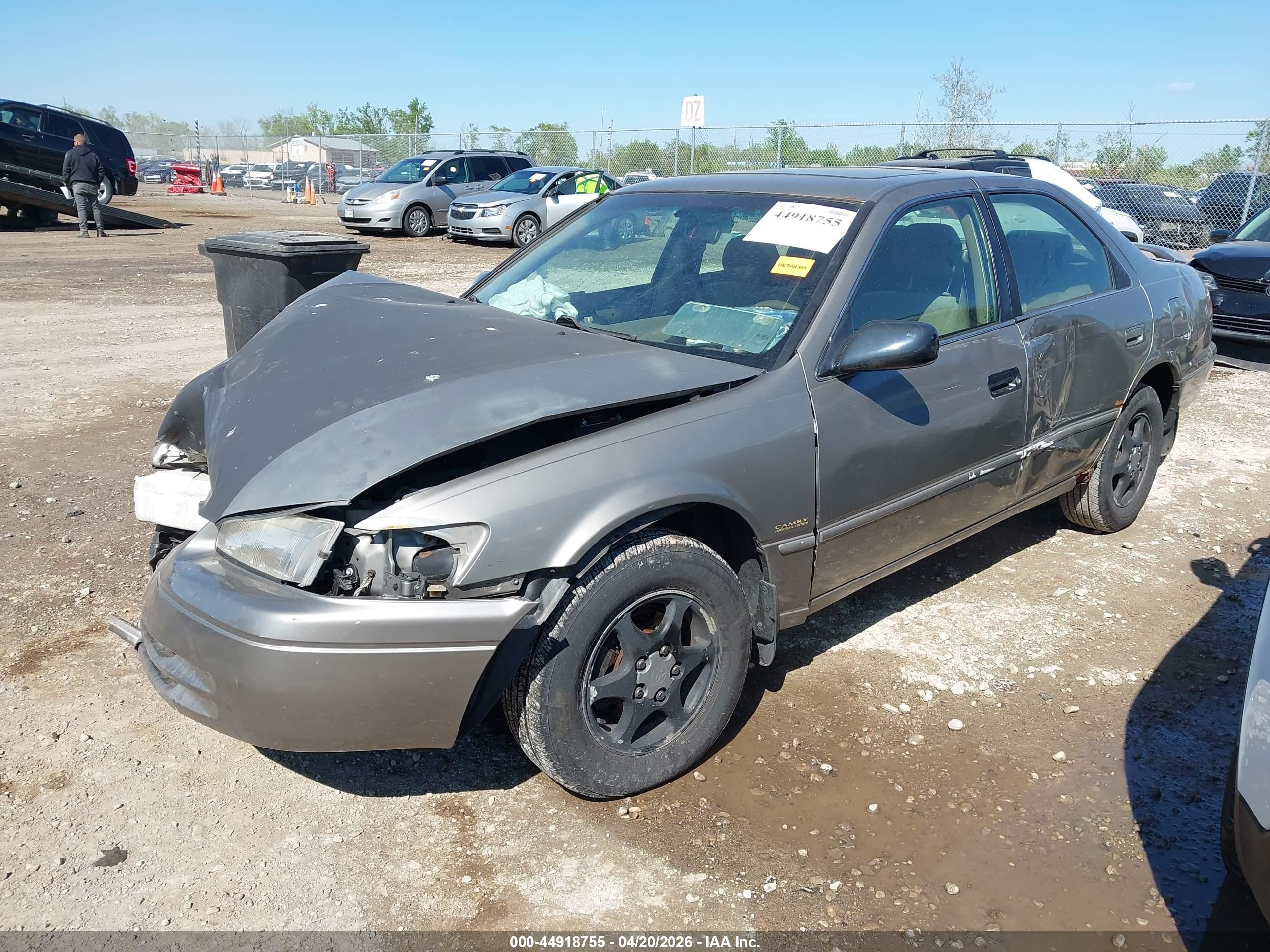 TOYOTA CAMRY image 2