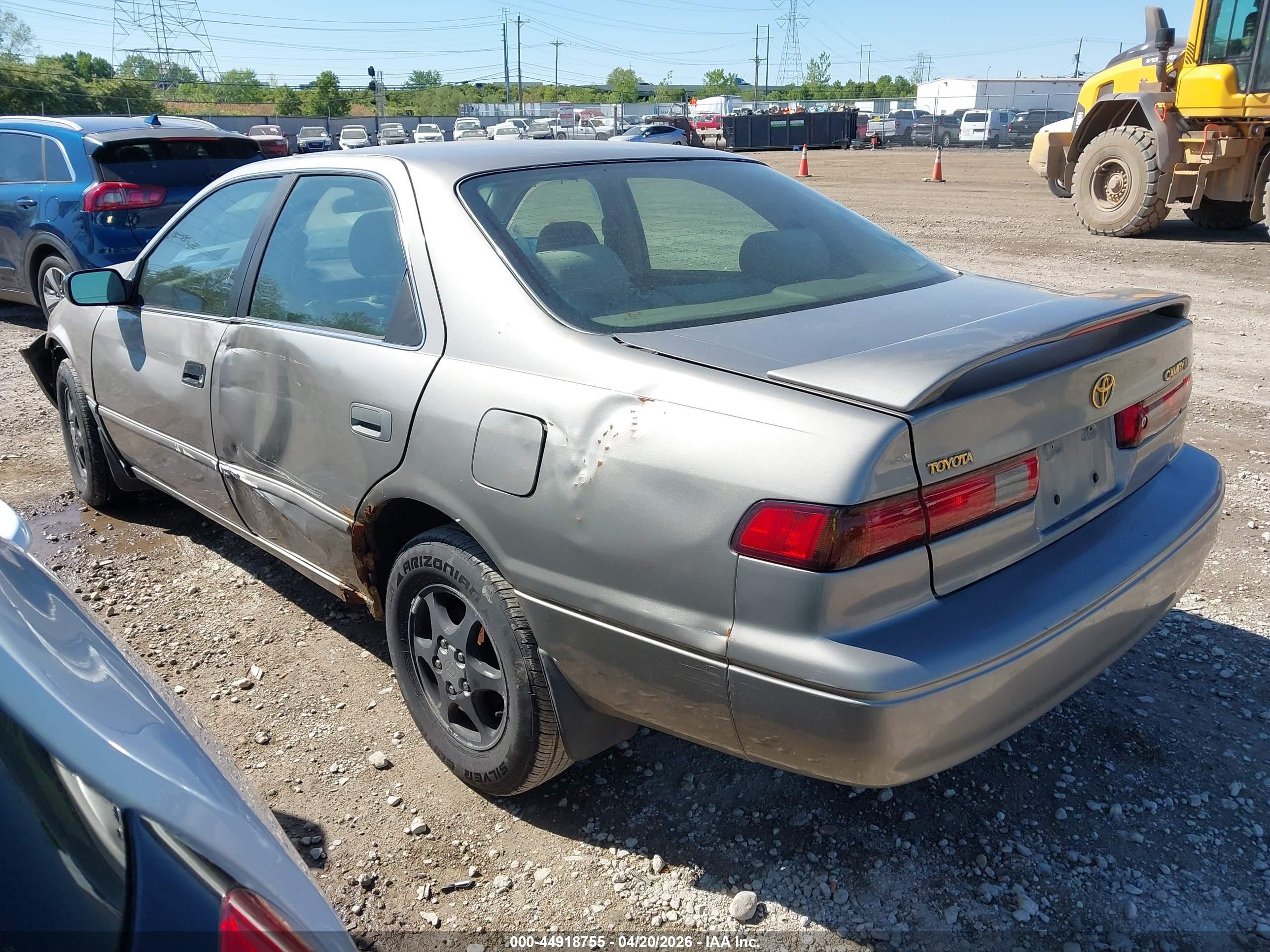 TOYOTA CAMRY image 3