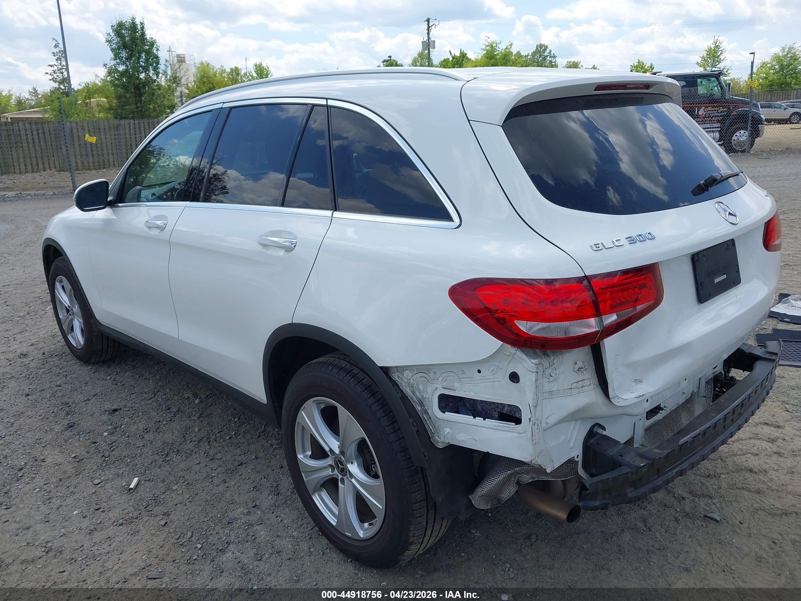 MERCEDES-BENZ GLC image 3